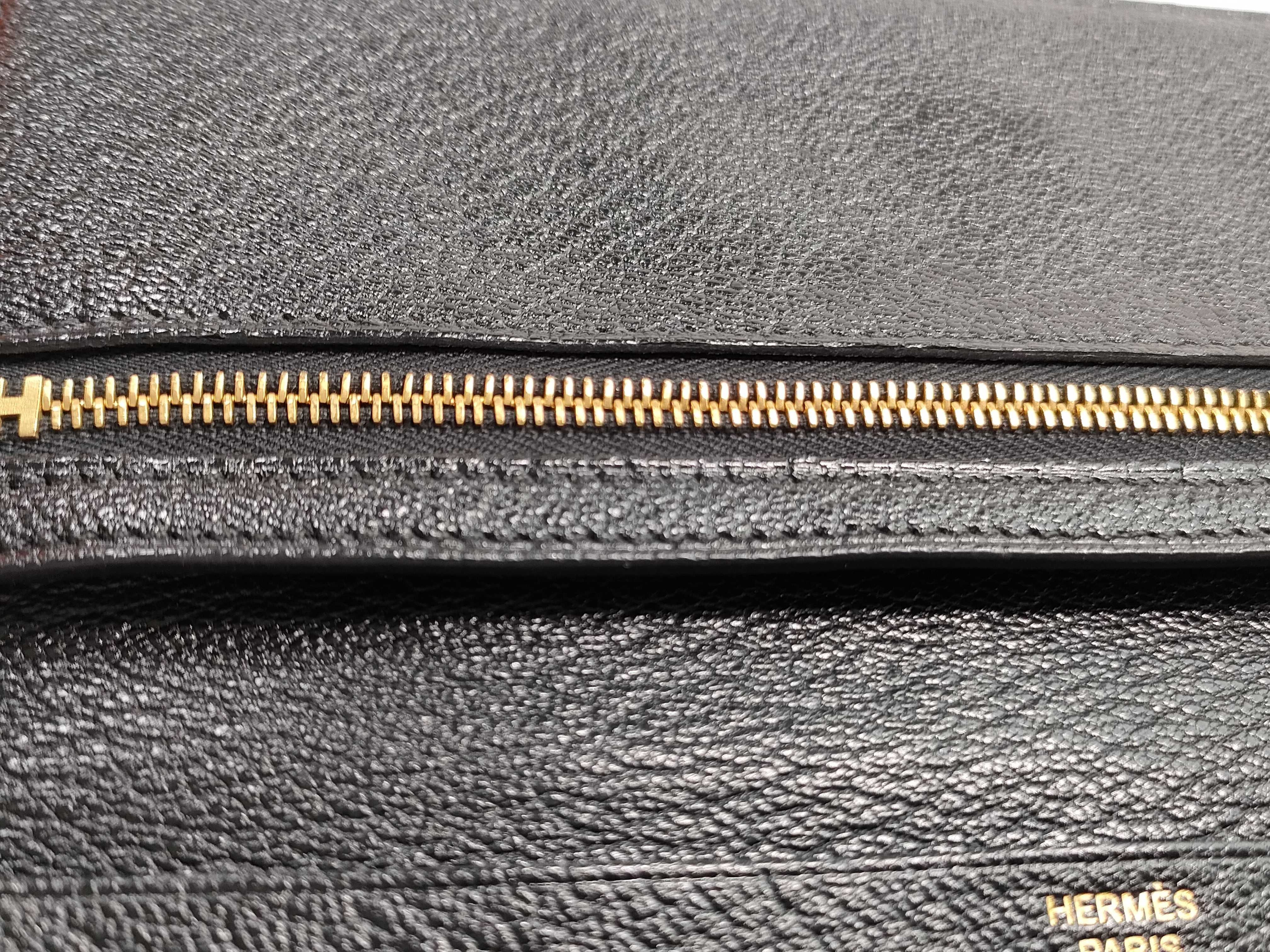 Bearn Soufflet U-stamp Chevre leather wallet in black and gold. — view 8