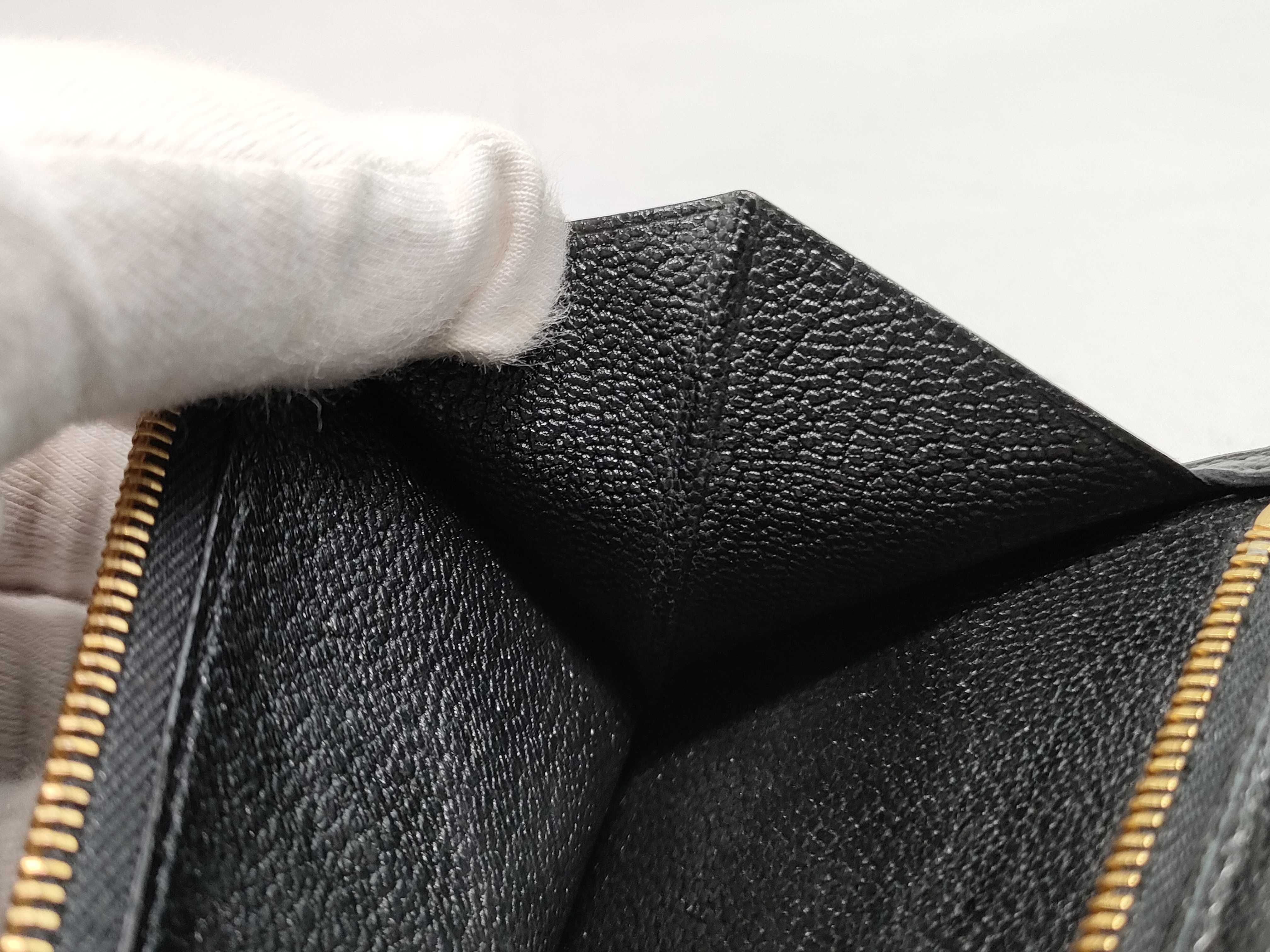 Bearn Soufflet U-stamp Chevre leather wallet in black and gold. — view 9