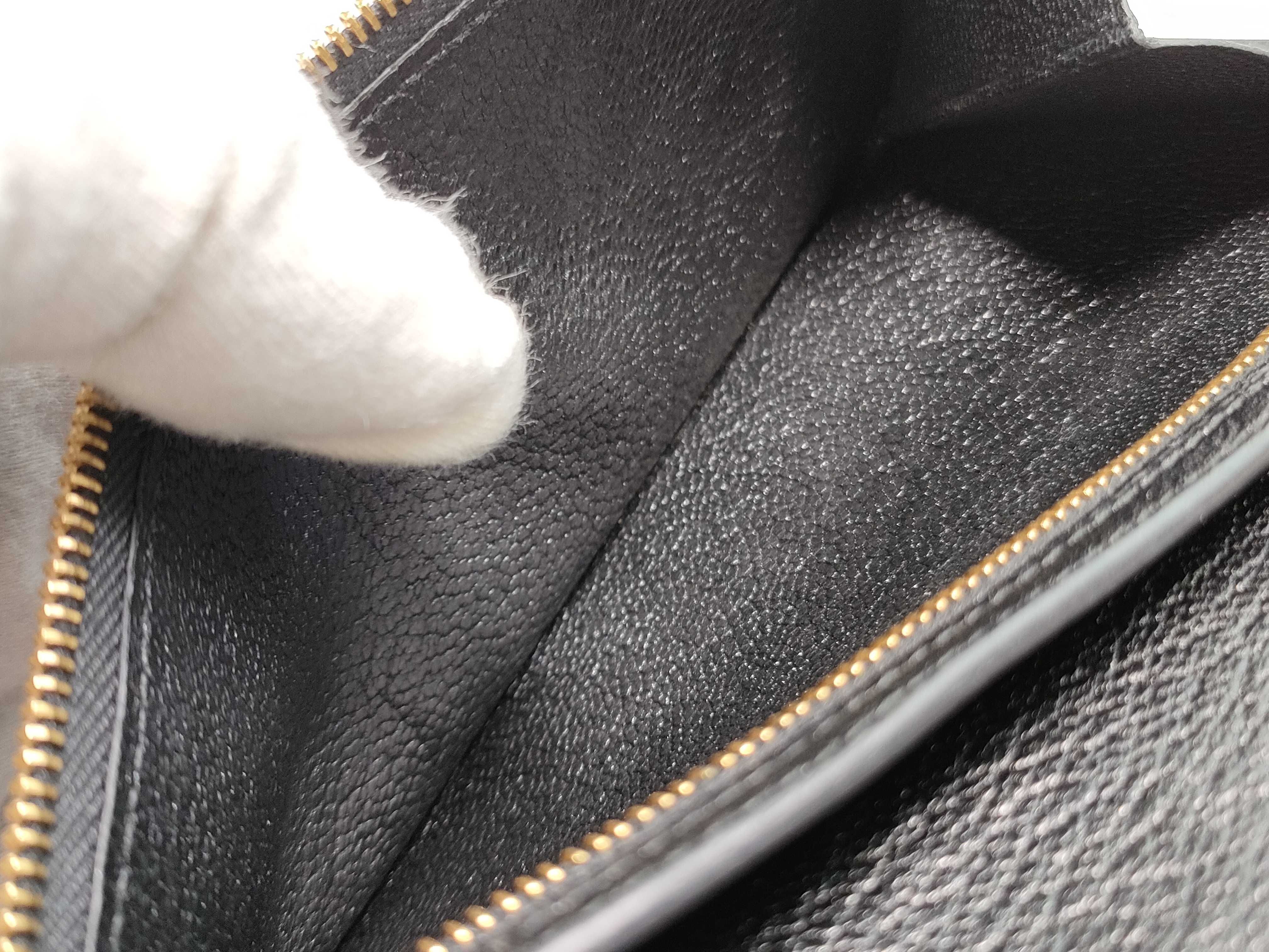 Bearn Soufflet U-stamp Chevre leather wallet in black and gold. — view 10