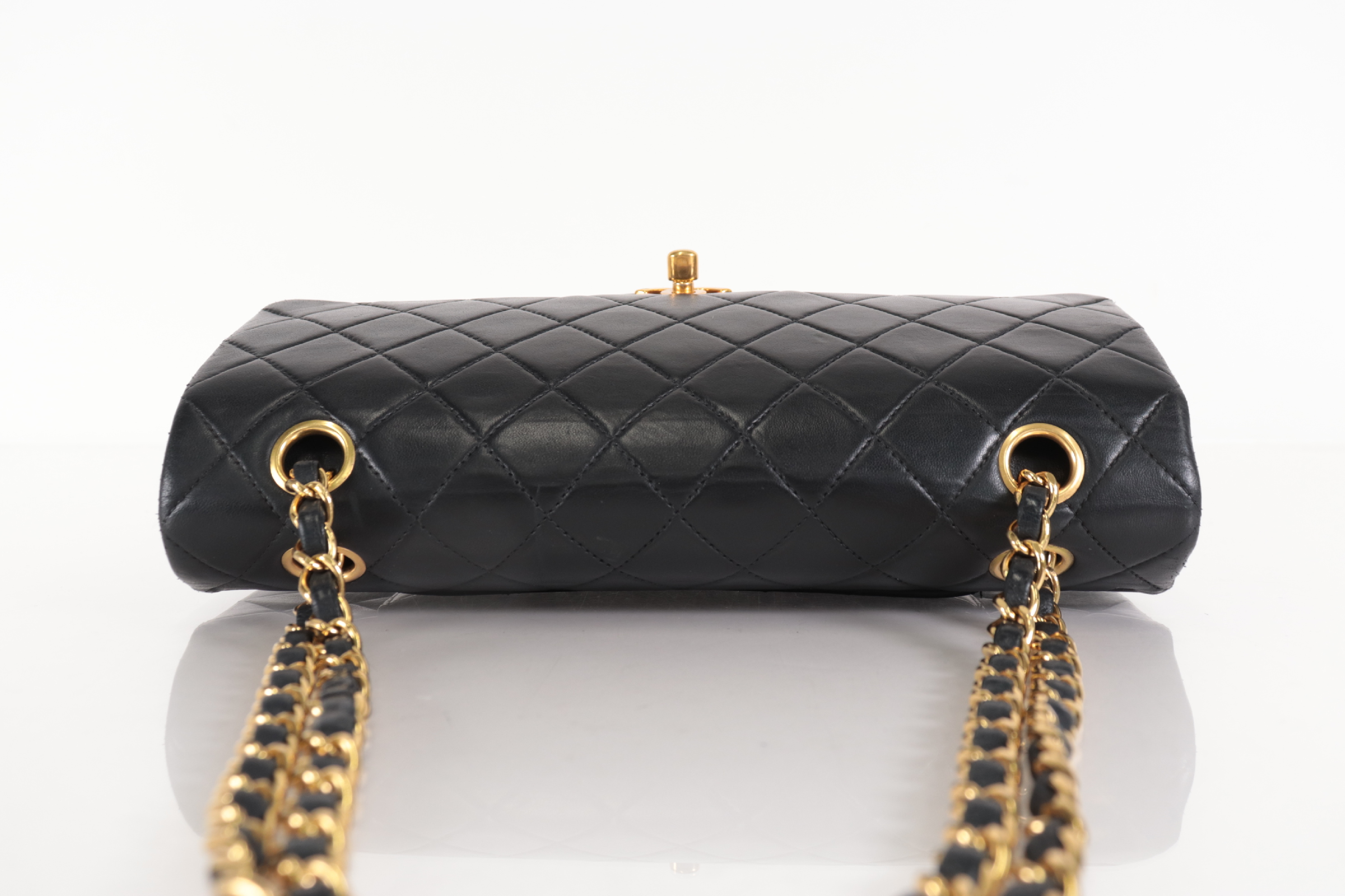 W-Flap 25 Lambskin Chain Shoulder Bag (Serial No. 6) — view 6