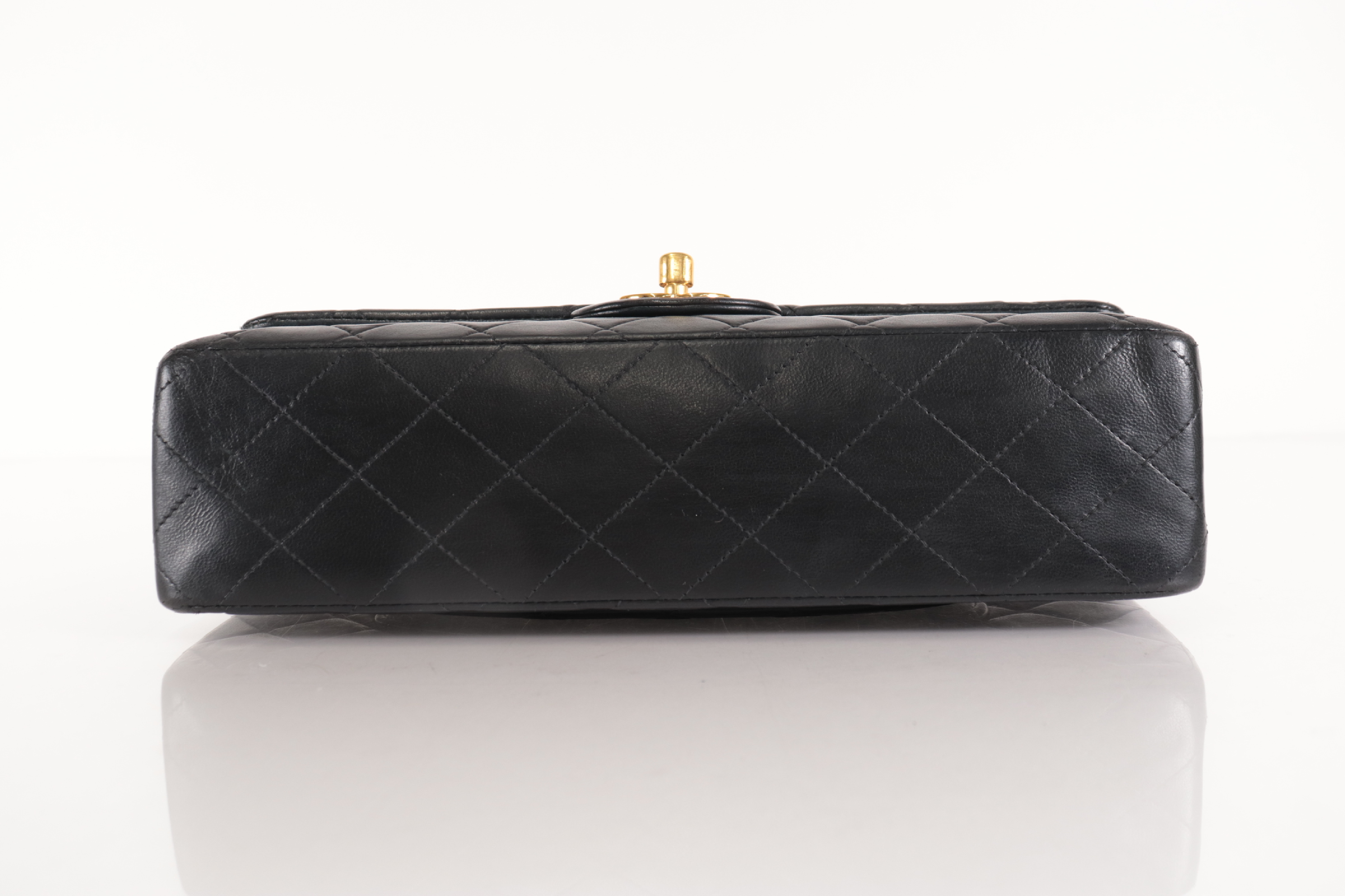 W-Flap 25 Lambskin Chain Shoulder Bag (Serial No. 6) — view 7