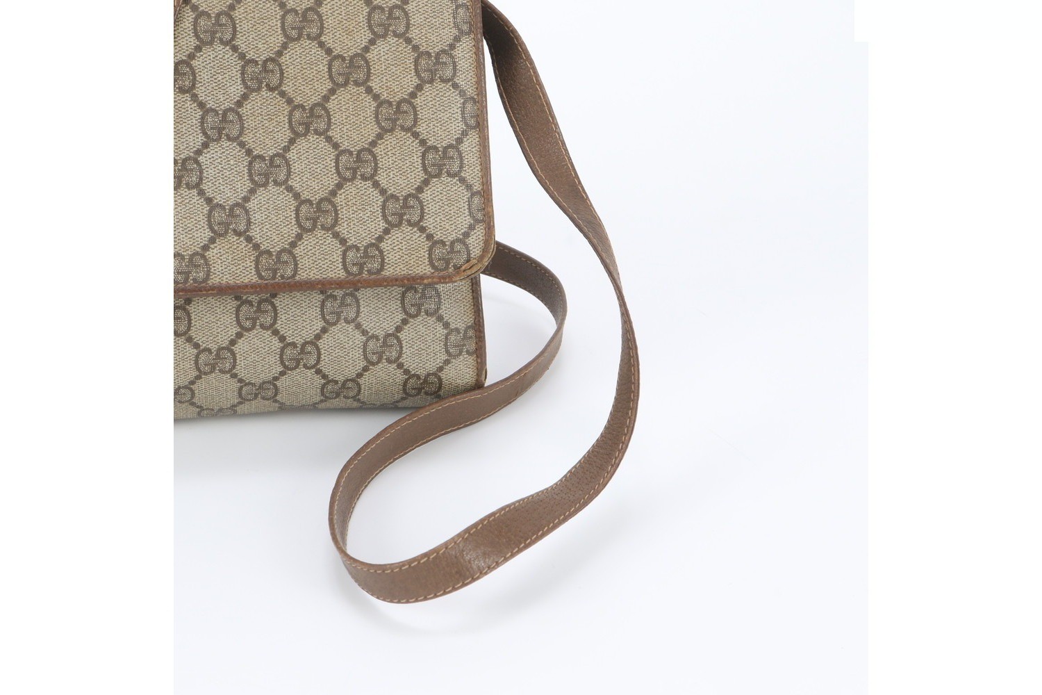 GG Supreme 904 02 050 Leather Shoulder Bag — view 2