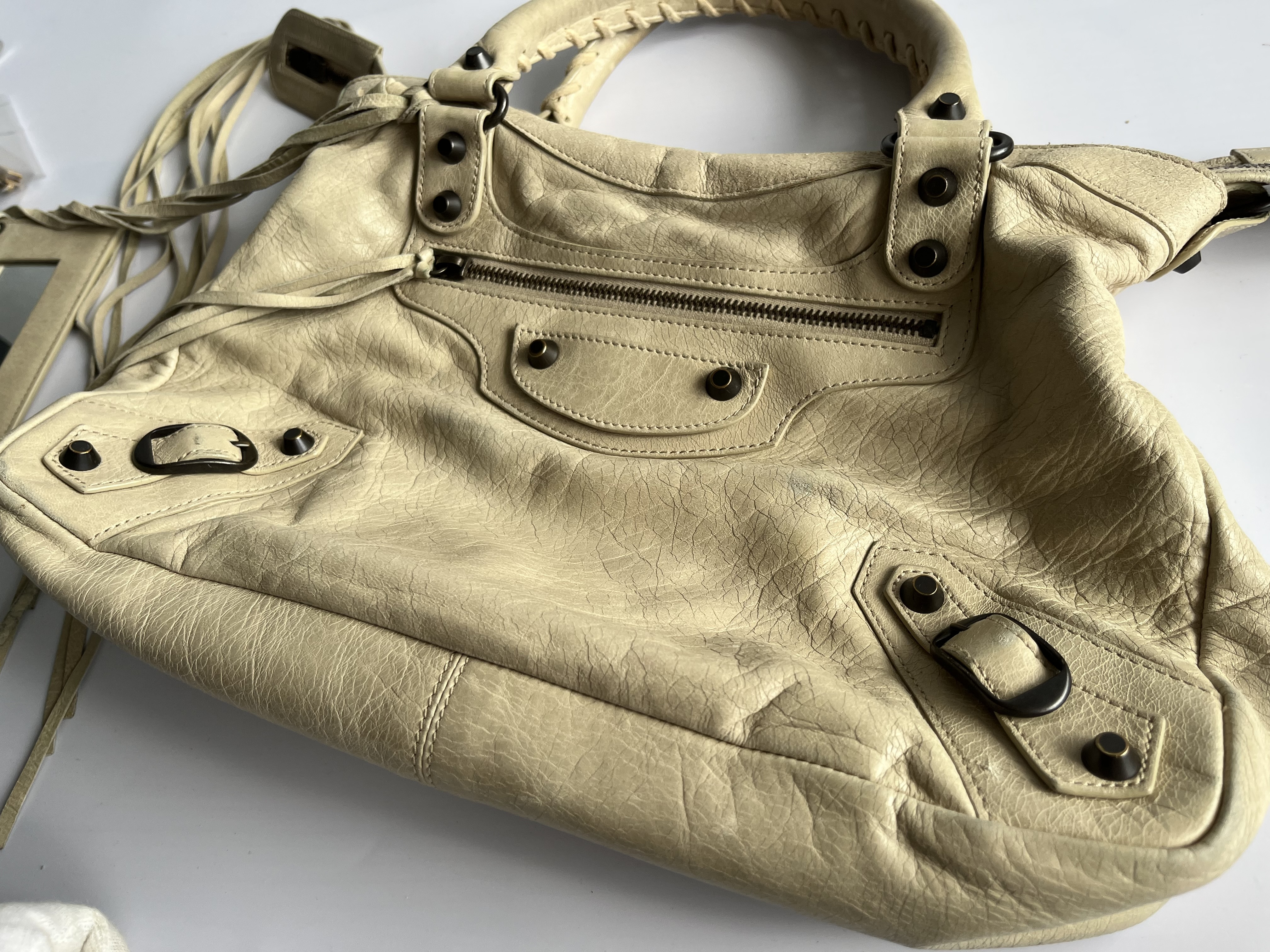 The City Beige Lambskin Leather Shoulder Bag with Mirror and Shoulder Strap — view 2