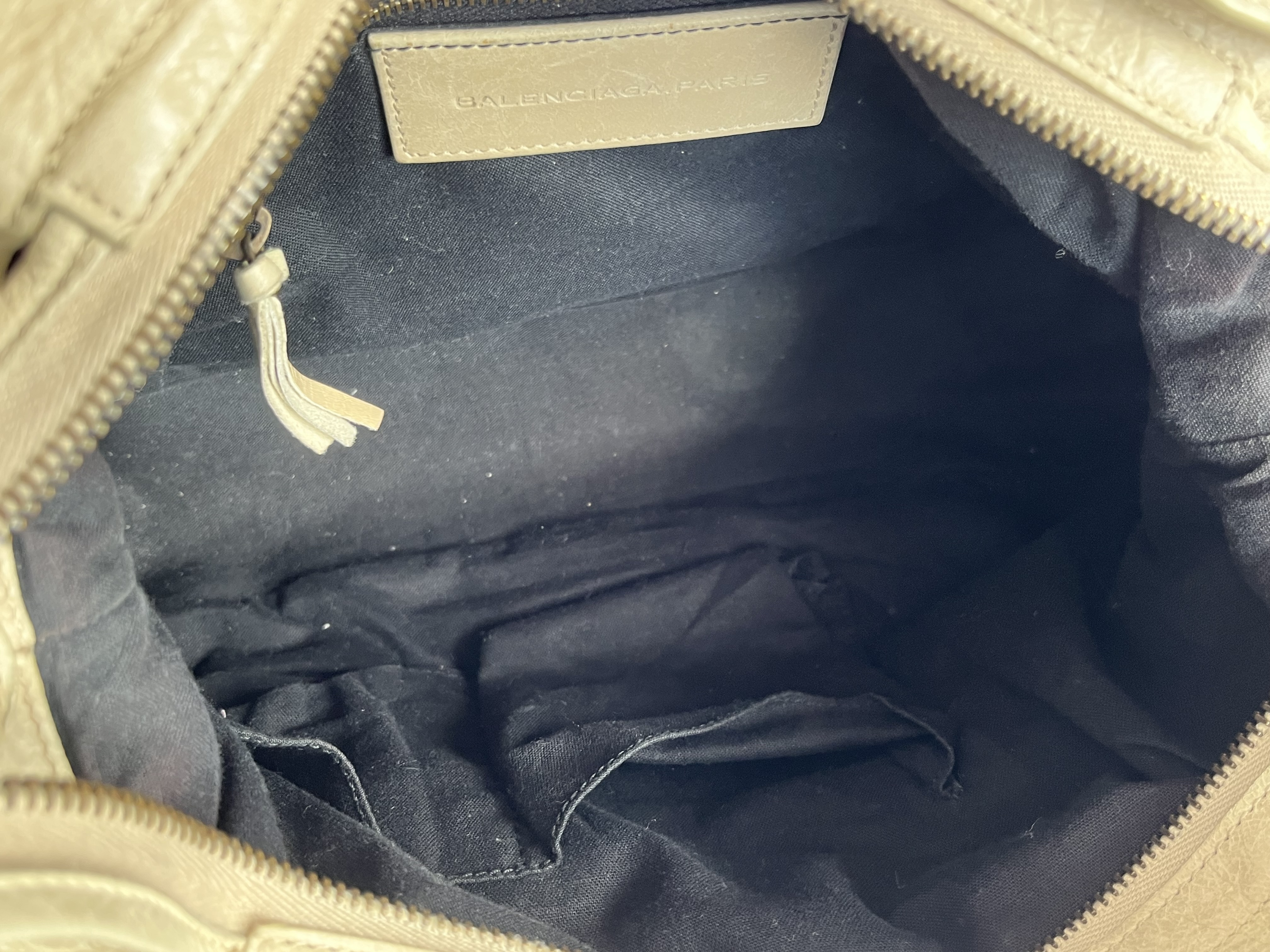 The City Beige Lambskin Leather Shoulder Bag with Mirror and Shoulder Strap — view 11