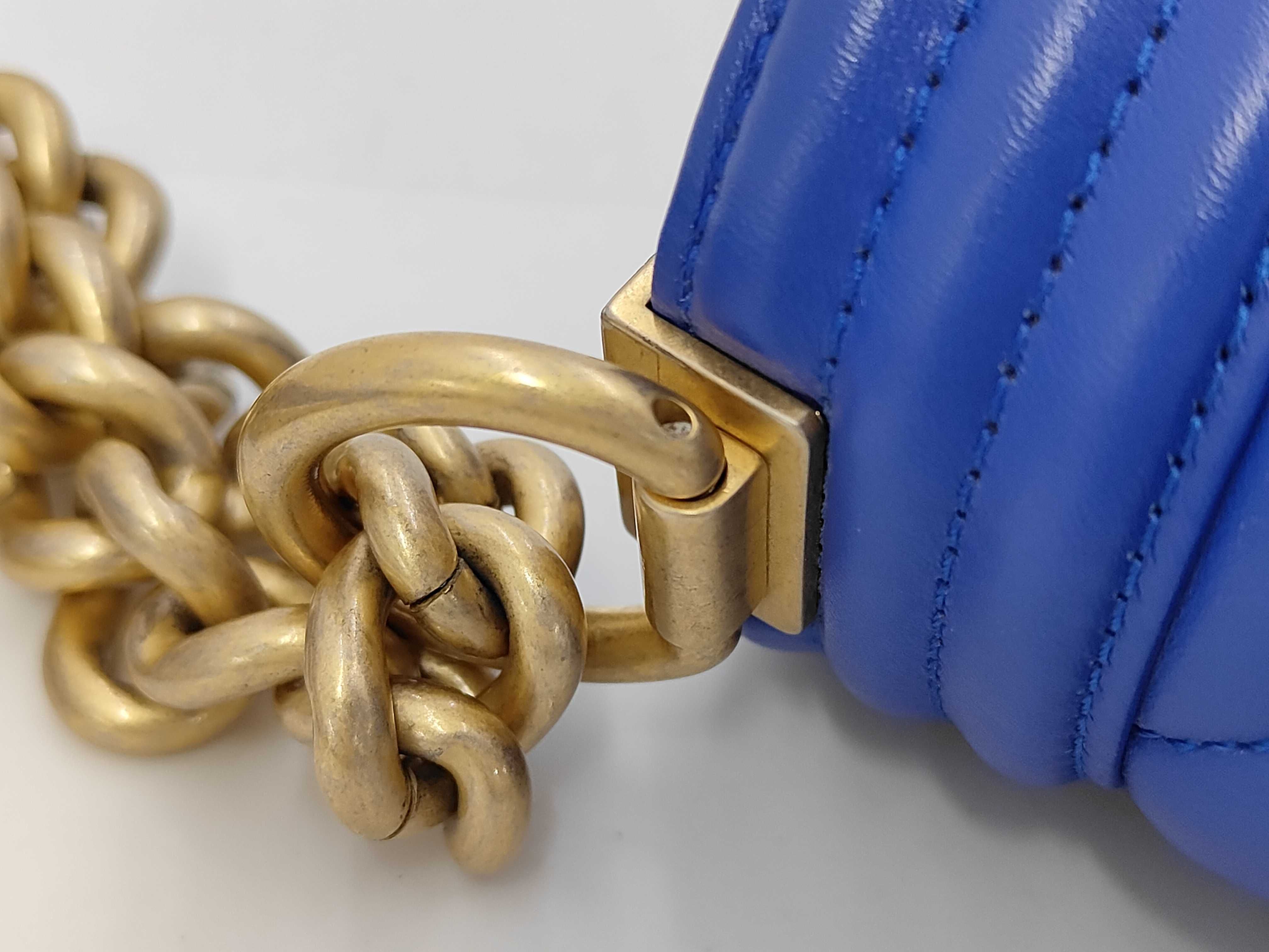 Boy Chanel 20, serial number 27, V-stitch, lambskin, blue, gold hardware, shoulder bag — view 7