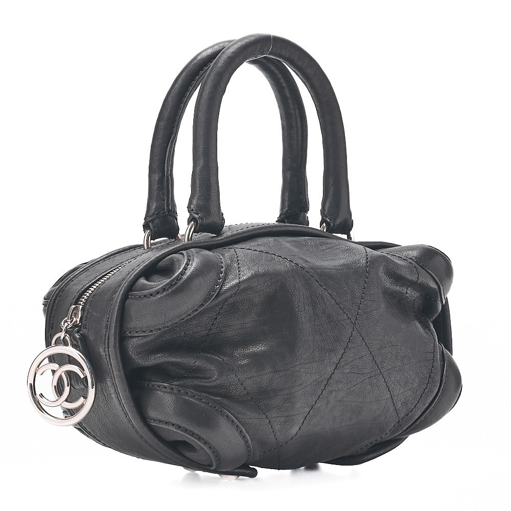 Caviar leather matelassé handbag with Coco charm, black. — view 3