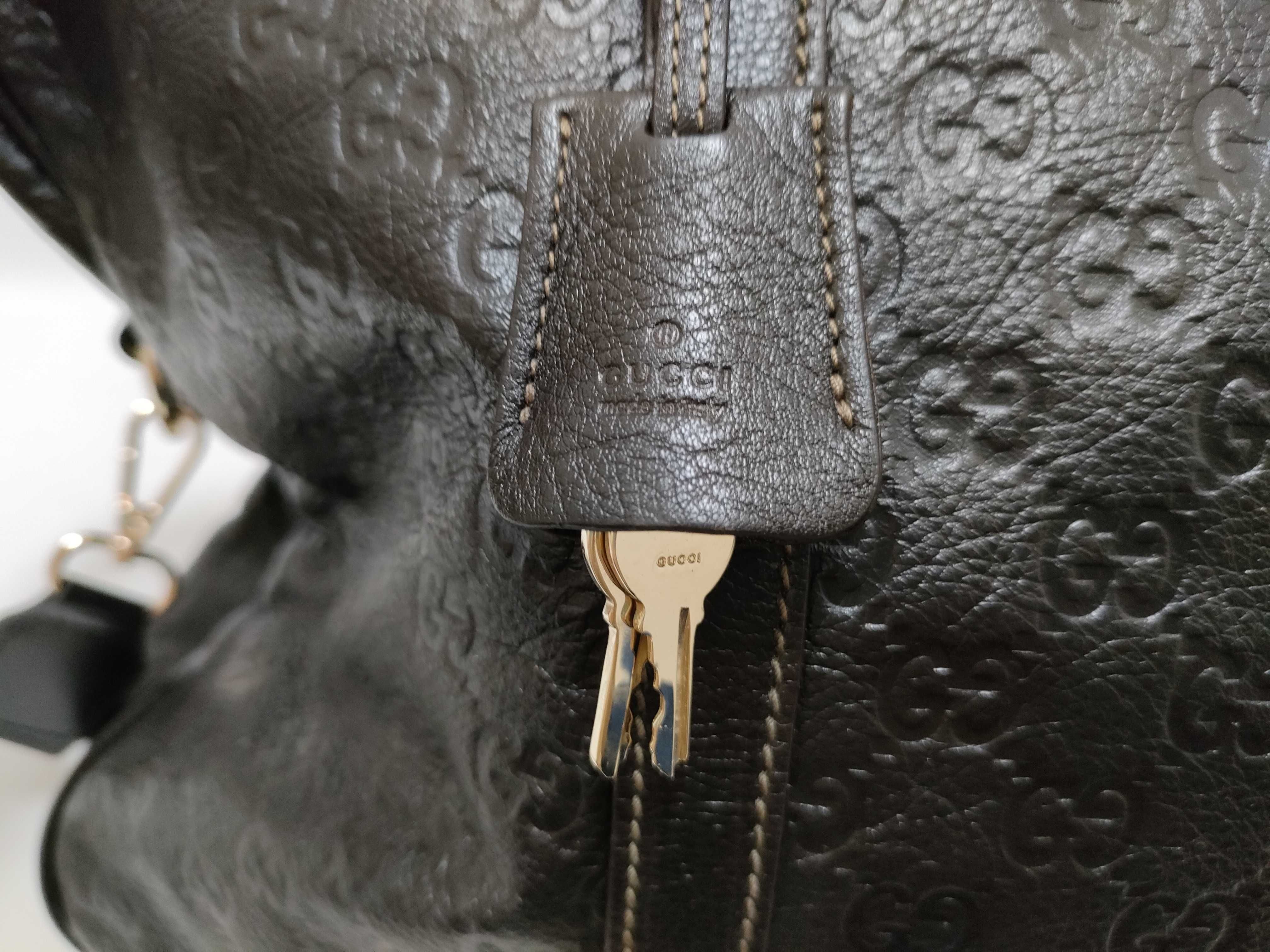 GG Guccissima Leather Business Bag Shoulder Bag with Serial Number, Key, and Padlock — view 15
