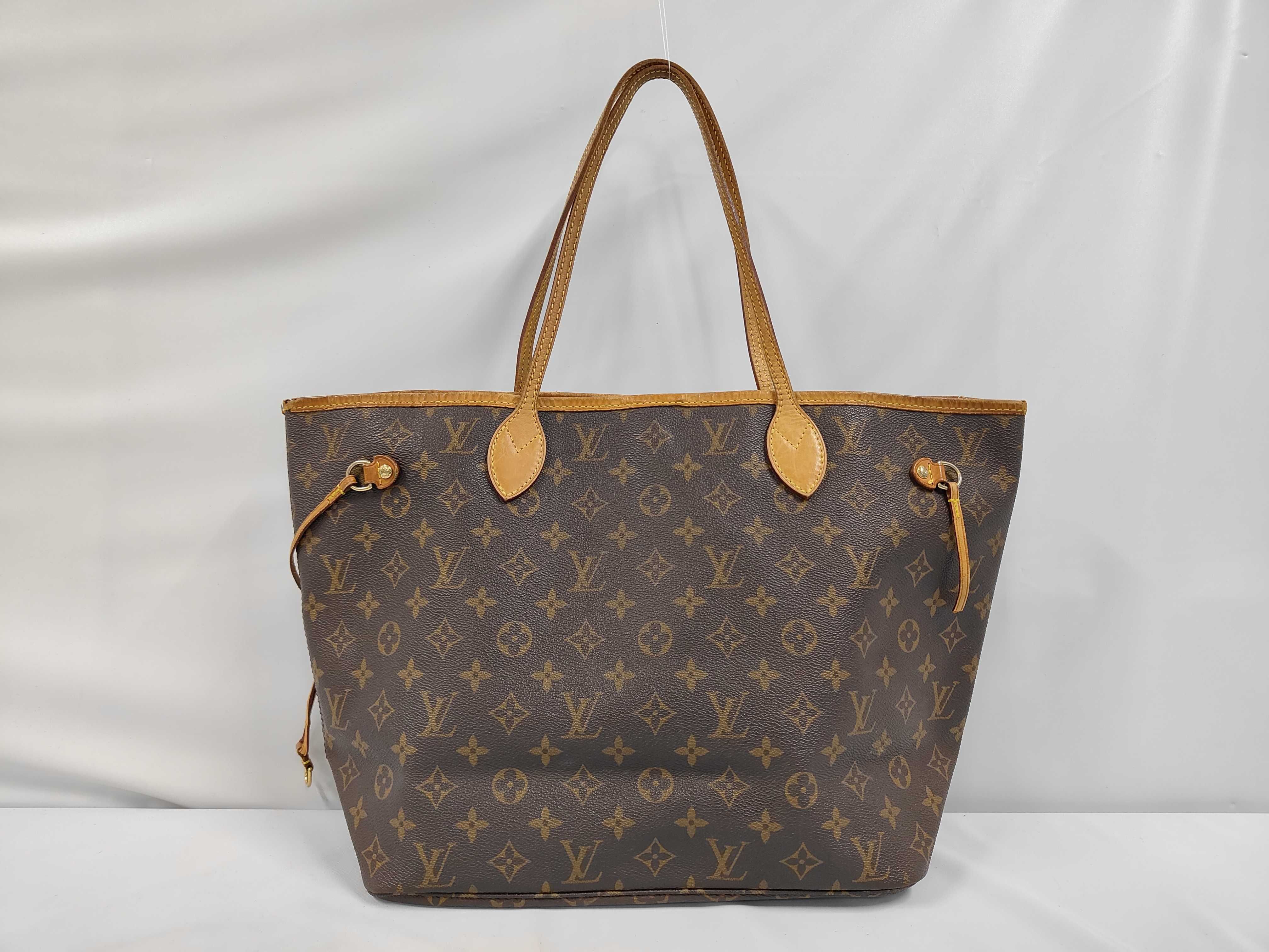 bag, Louis Vuitton Neverfull MM tote bag, Monogram. *Damaged strap. Shoulder bag.