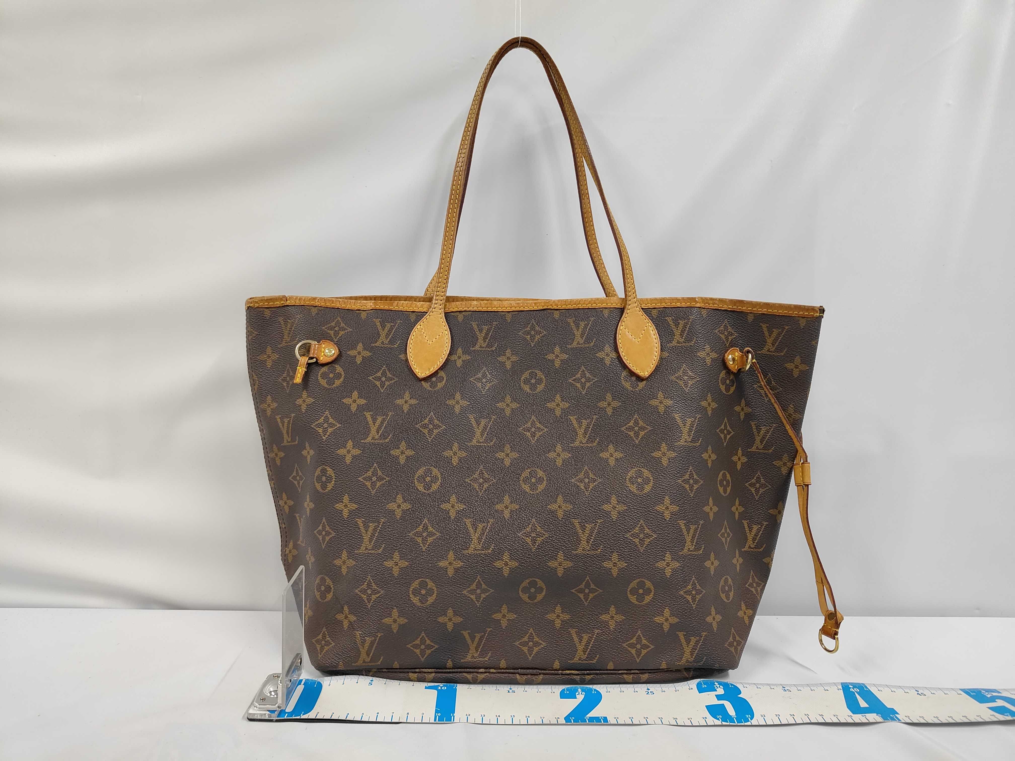 bag, Louis Vuitton Neverfull MM tote bag, Monogram. *Damaged strap. Shoulder bag. — view 2