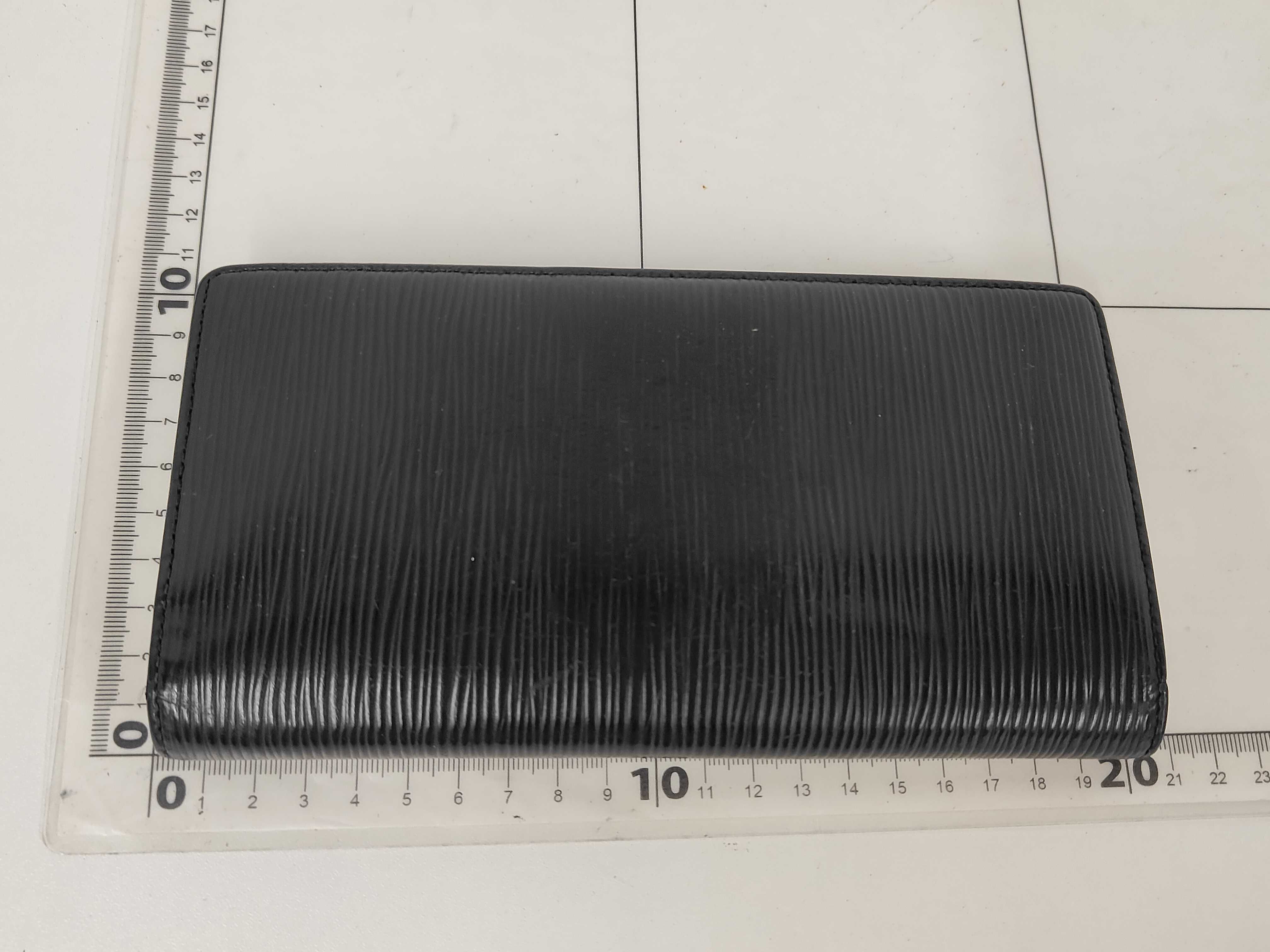 Epi Louis Vuitton Epi Portefeuille Brazza Black Wallet — view 2