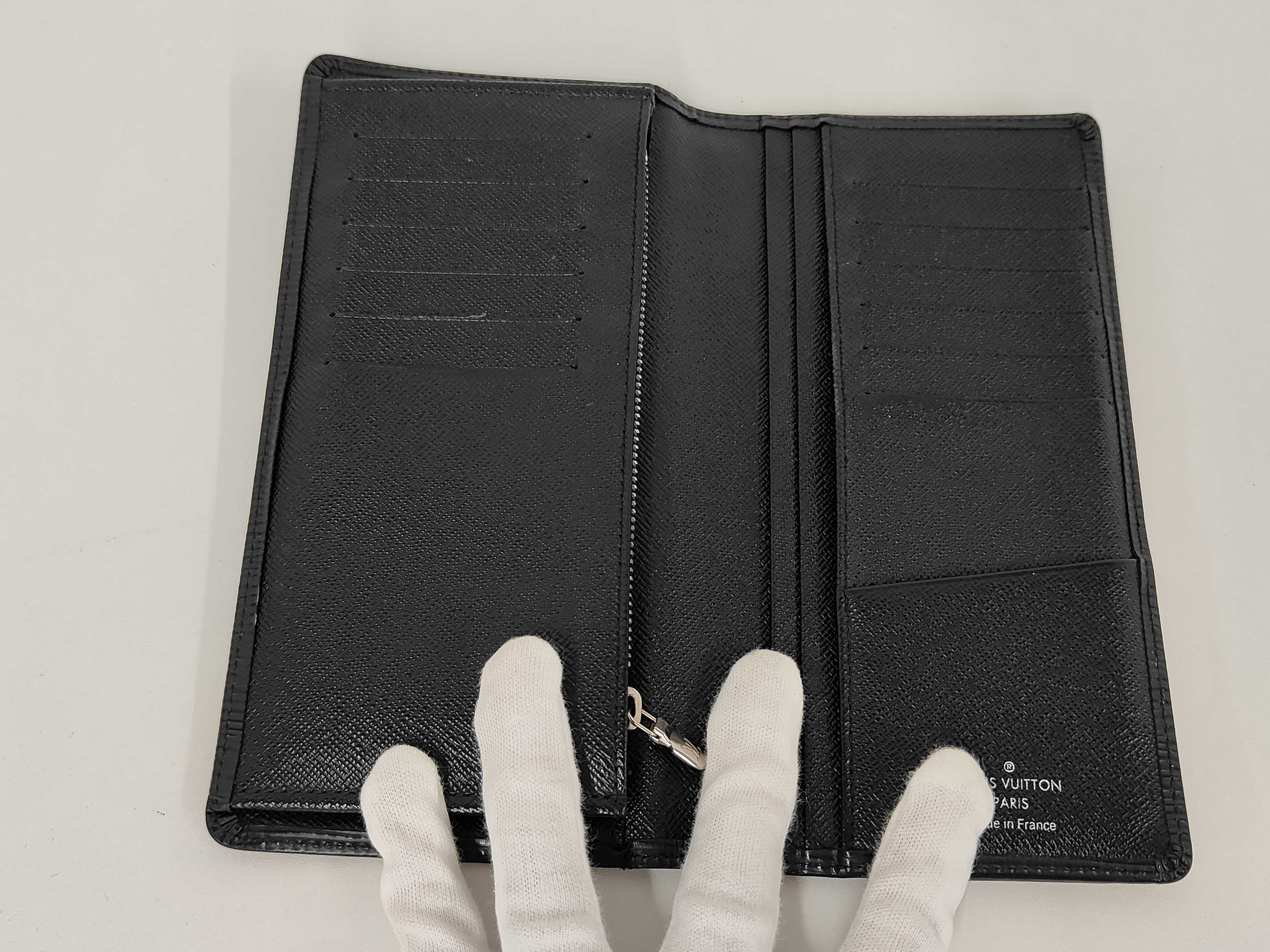 Epi Louis Vuitton Epi Portefeuille Brazza Black Wallet — view 4