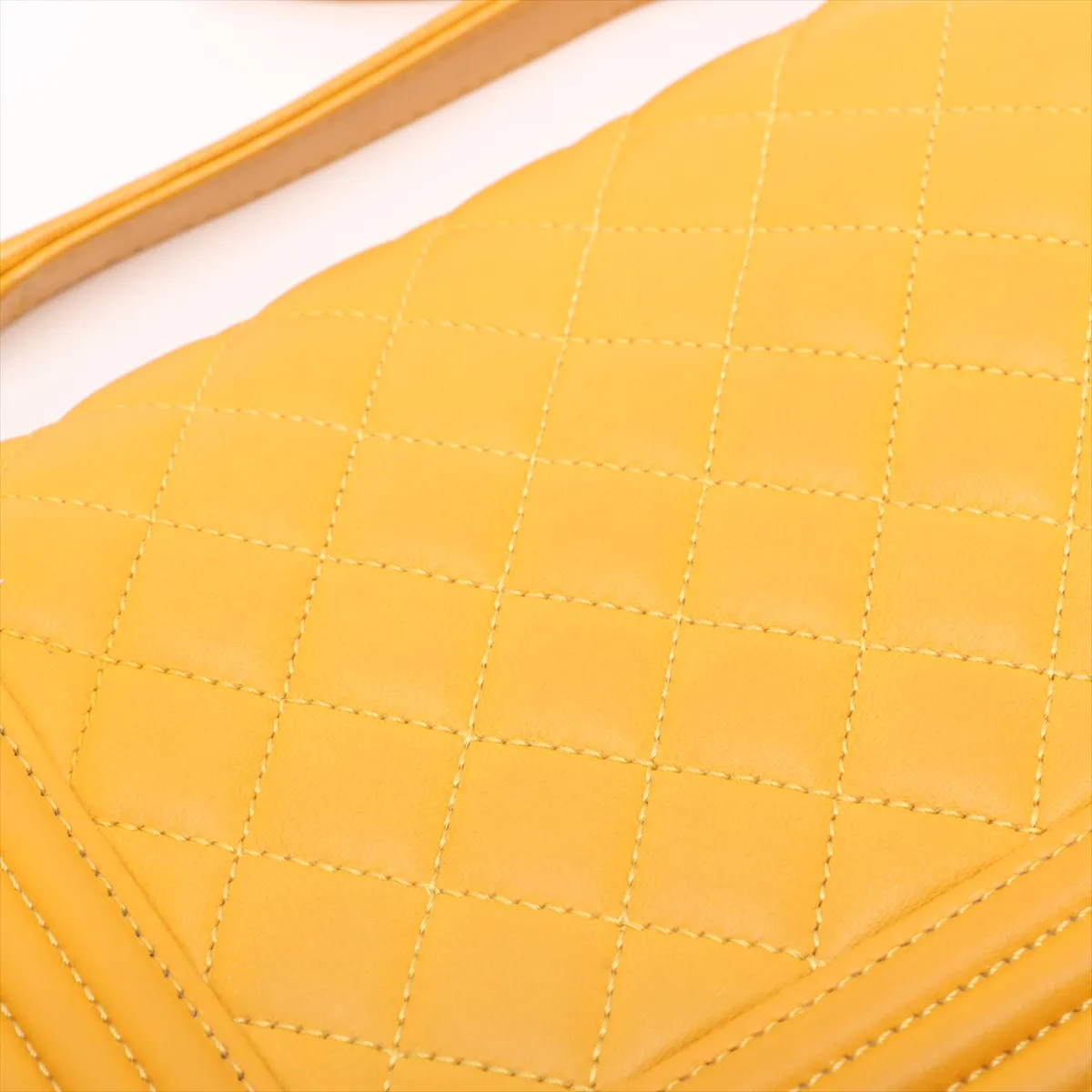 Boy Chanel 25 Lambskin Chain Shoulder Bag Yellow Gunmetal Metal Fittings 19387444 19th Series A67086 — view 13