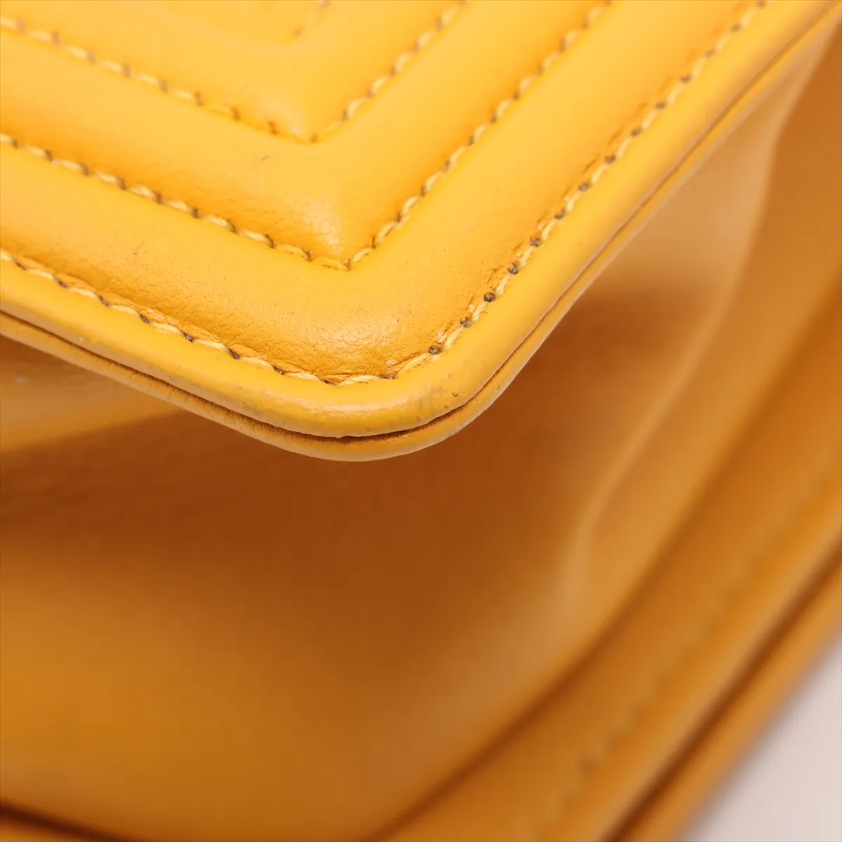 Boy Chanel 25 Lambskin Chain Shoulder Bag Yellow Gunmetal Metal Fittings 19387444 19th Series A67086 — view 15