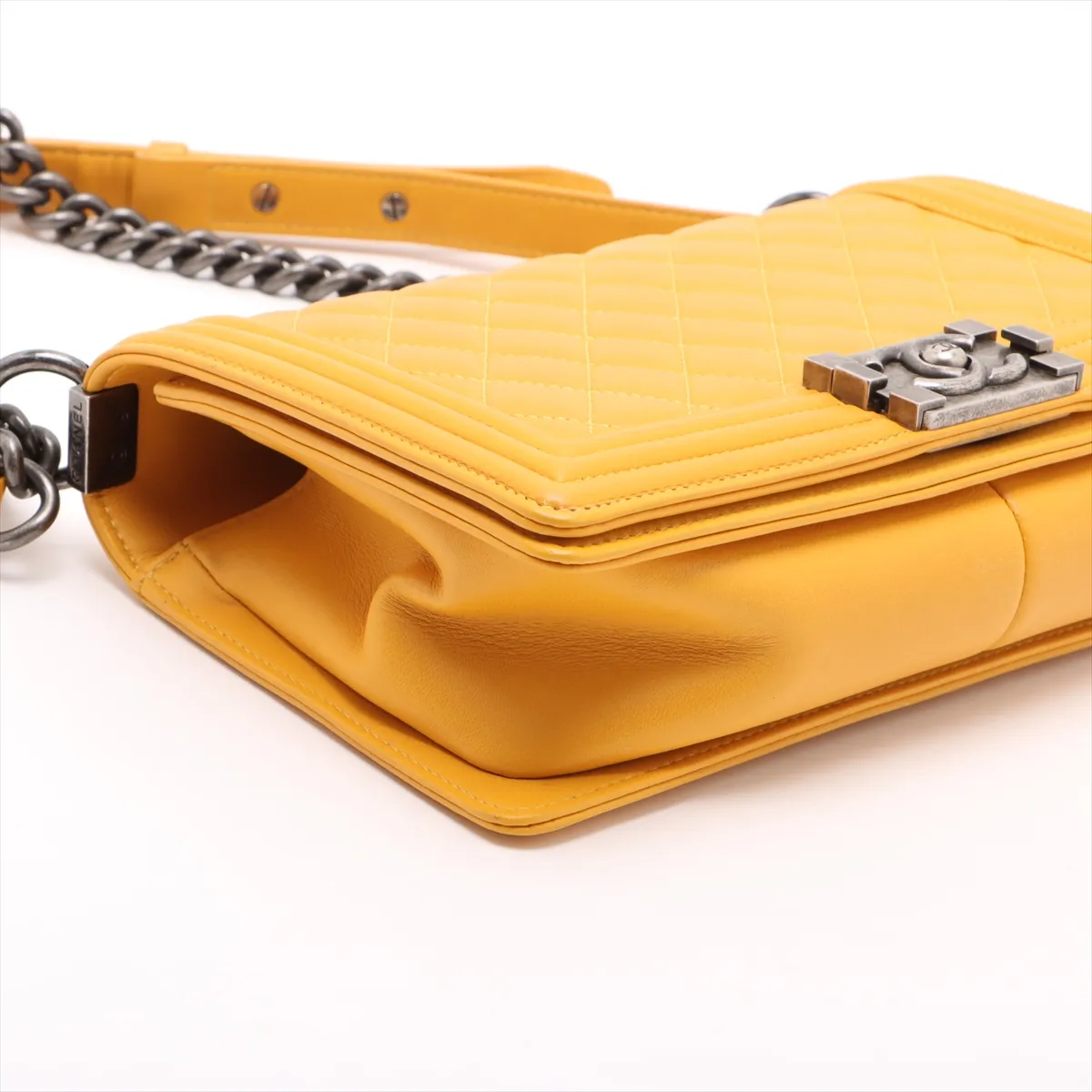 Boy Chanel 25 Lambskin Chain Shoulder Bag Yellow Gunmetal Metal Fittings 19387444 19th Series A67086 — view 4