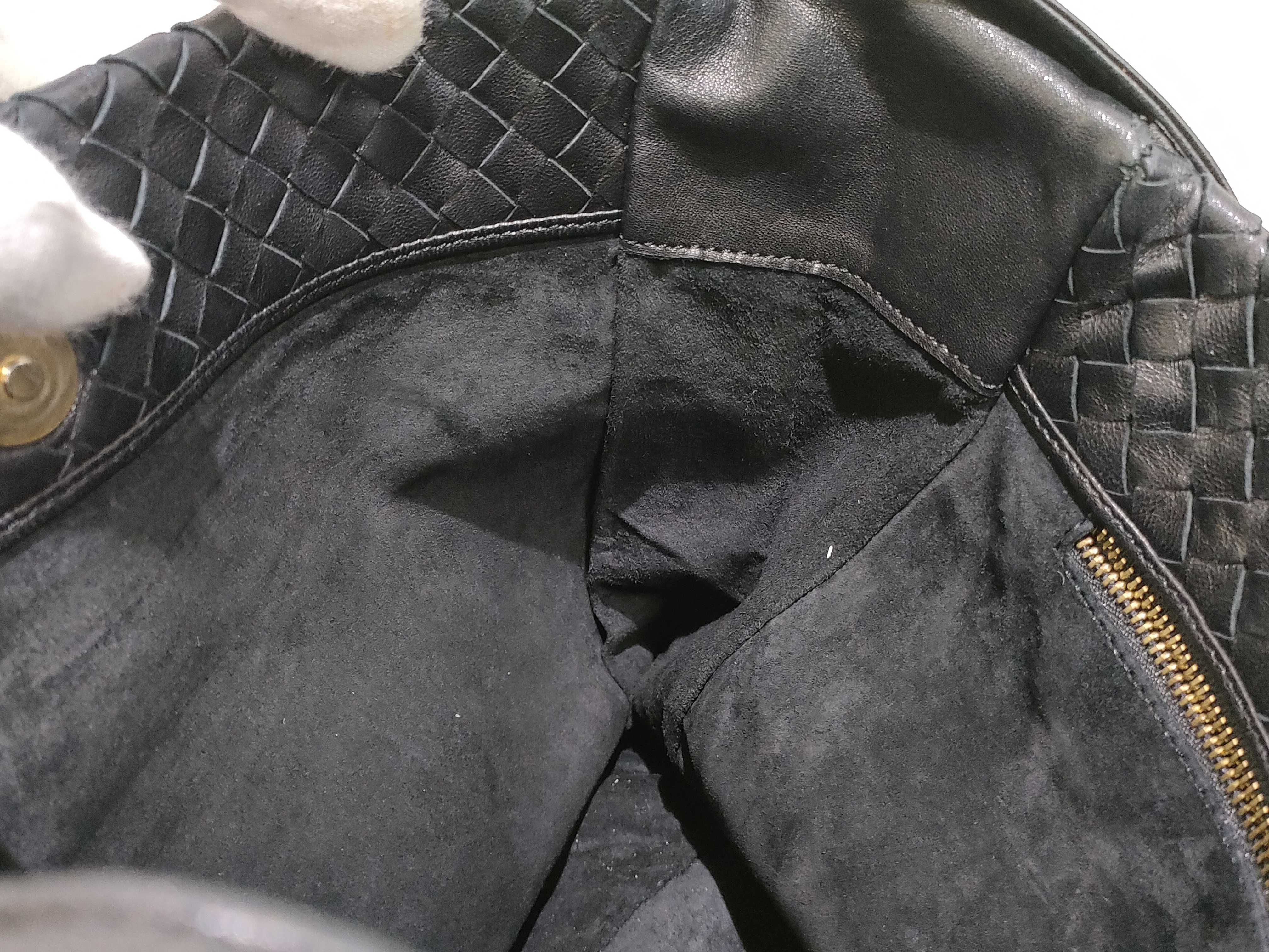 Intrecciato Bottega Veneta Intrecciato One-Shoulder Bag — view 11