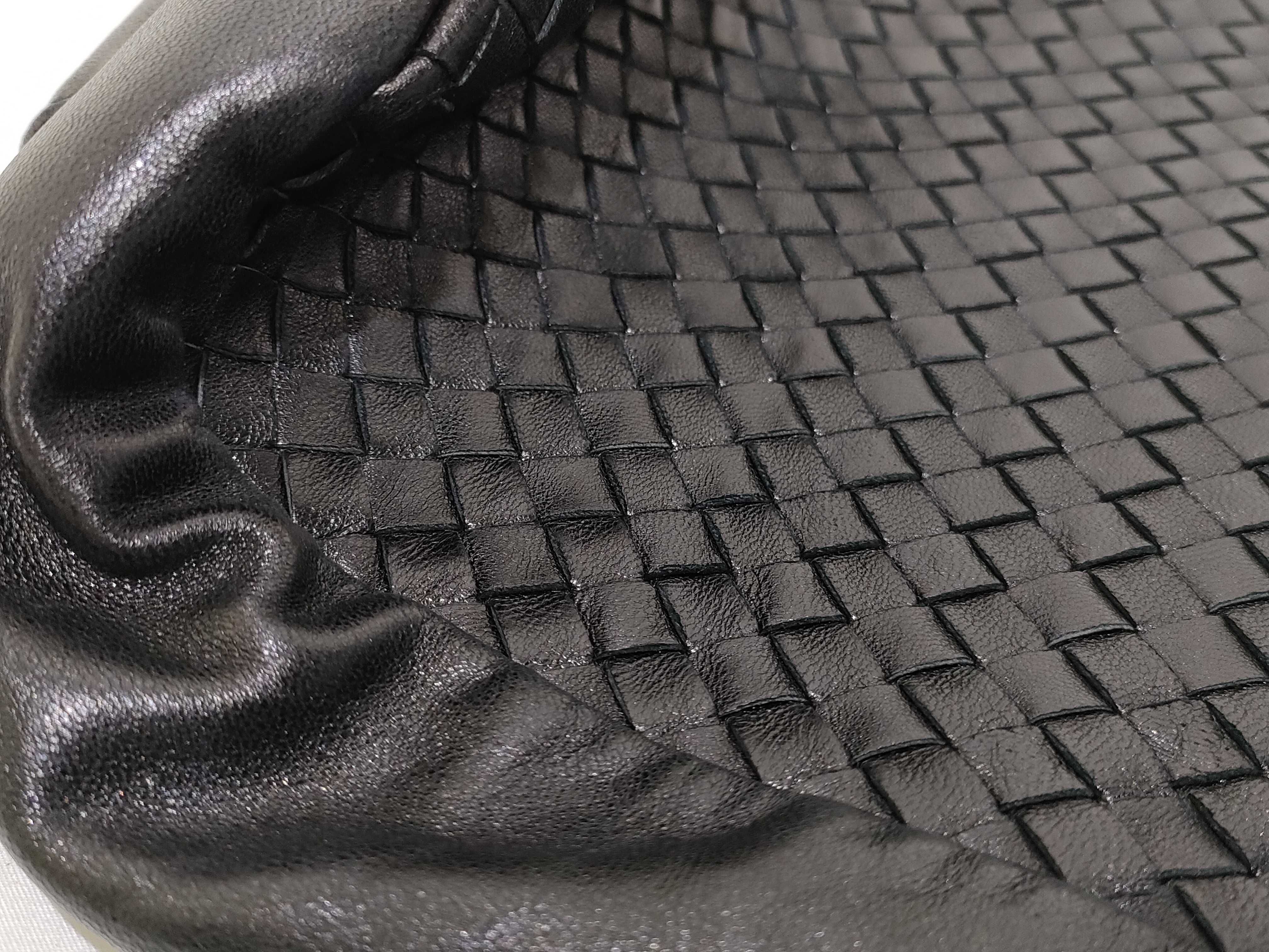 Intrecciato Bottega Veneta Intrecciato One-Shoulder Bag — view 14