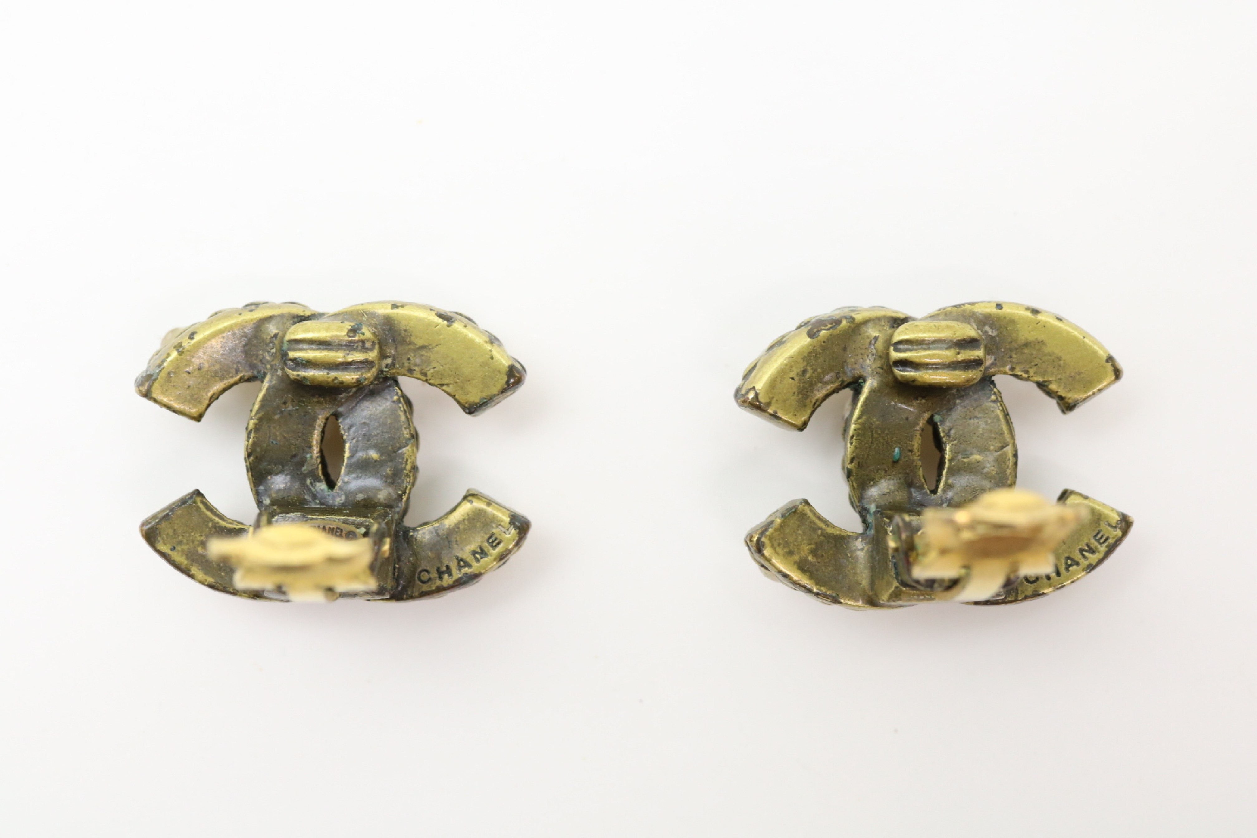Coco Mark Pearl Earrings 00A — view 3