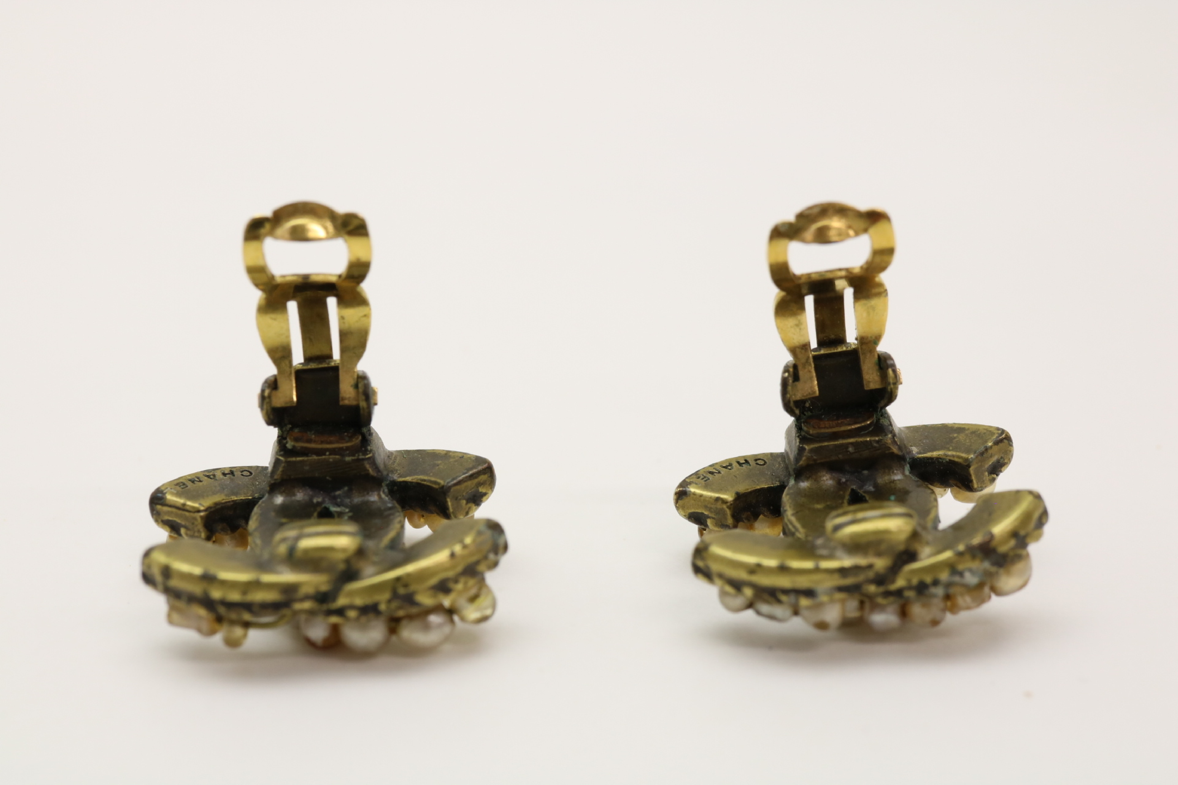 Coco Mark Pearl Earrings 00A — view 4