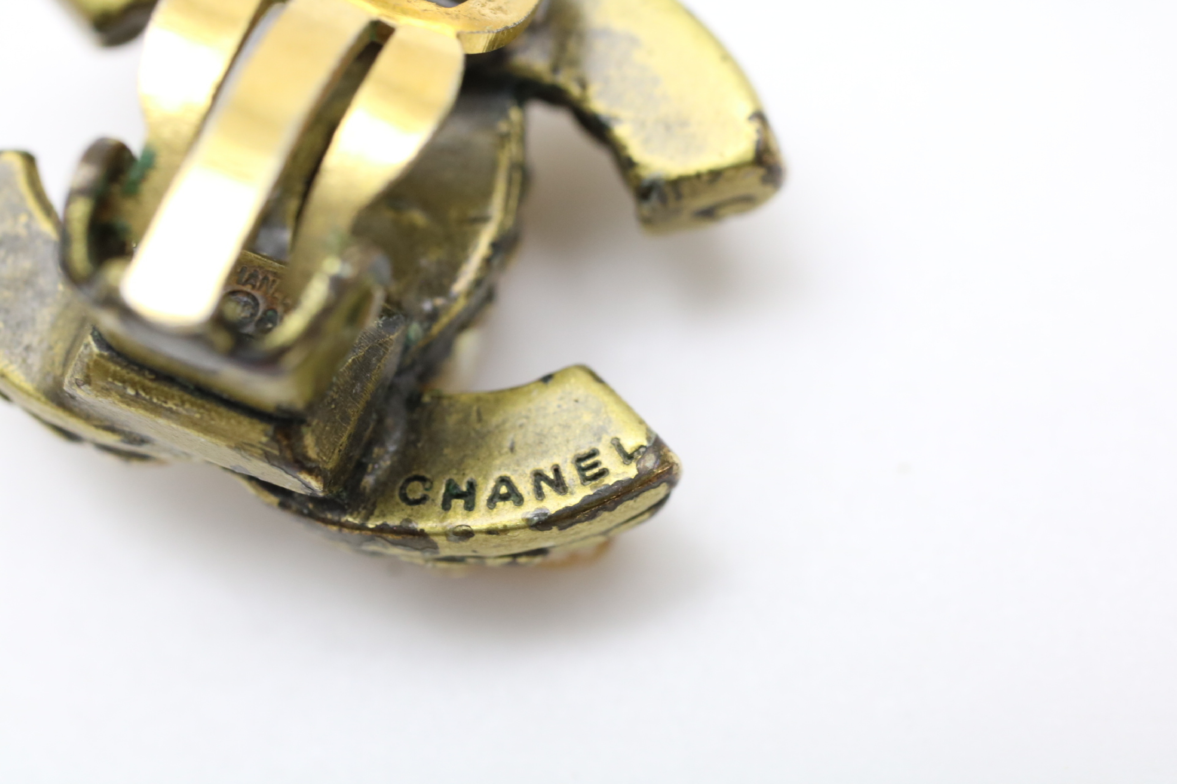 Coco Mark Pearl Earrings 00A — view 5