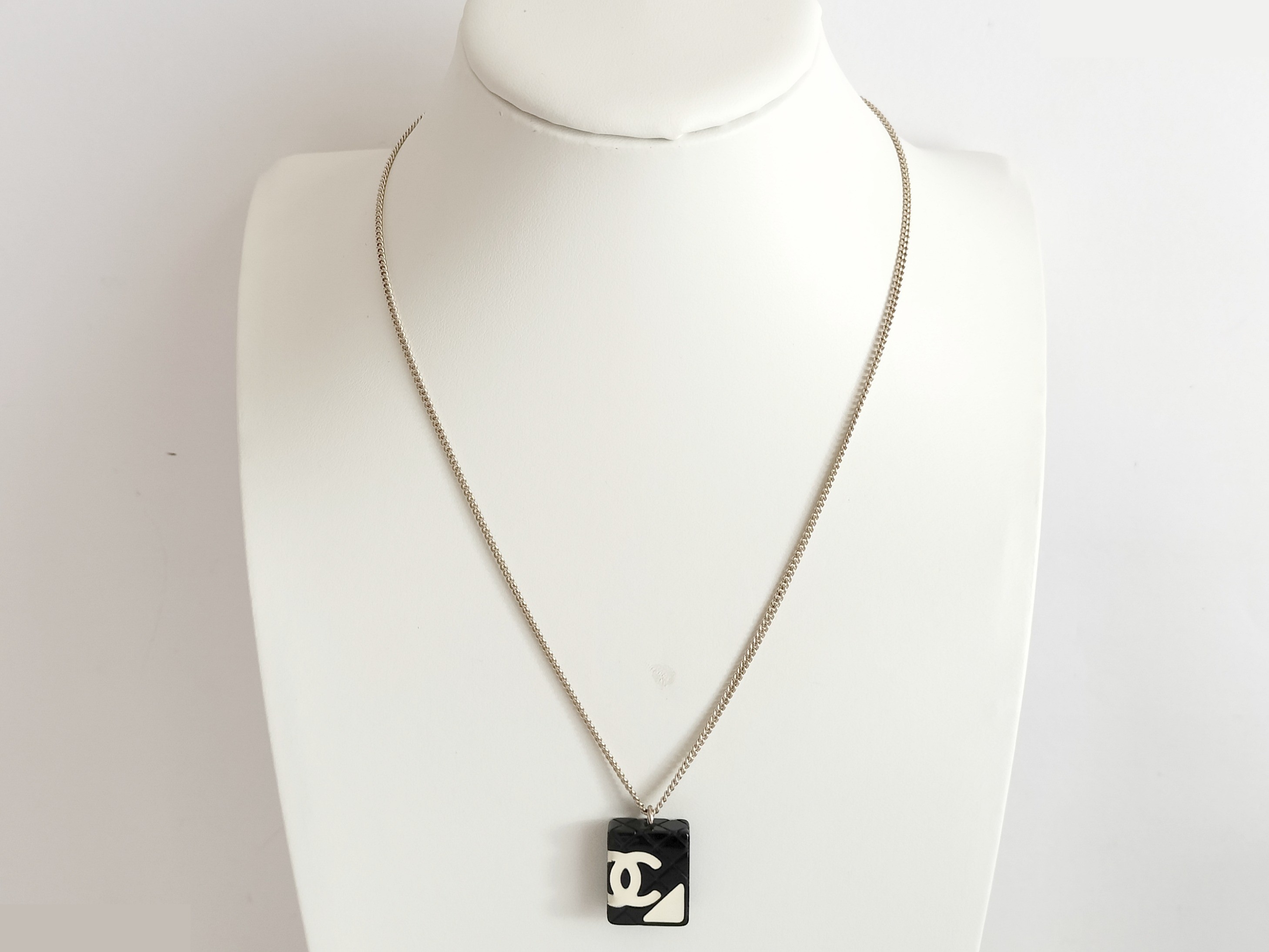 Unused Coco Cambon line gold necklace, chain approximately 40cm. — view 11