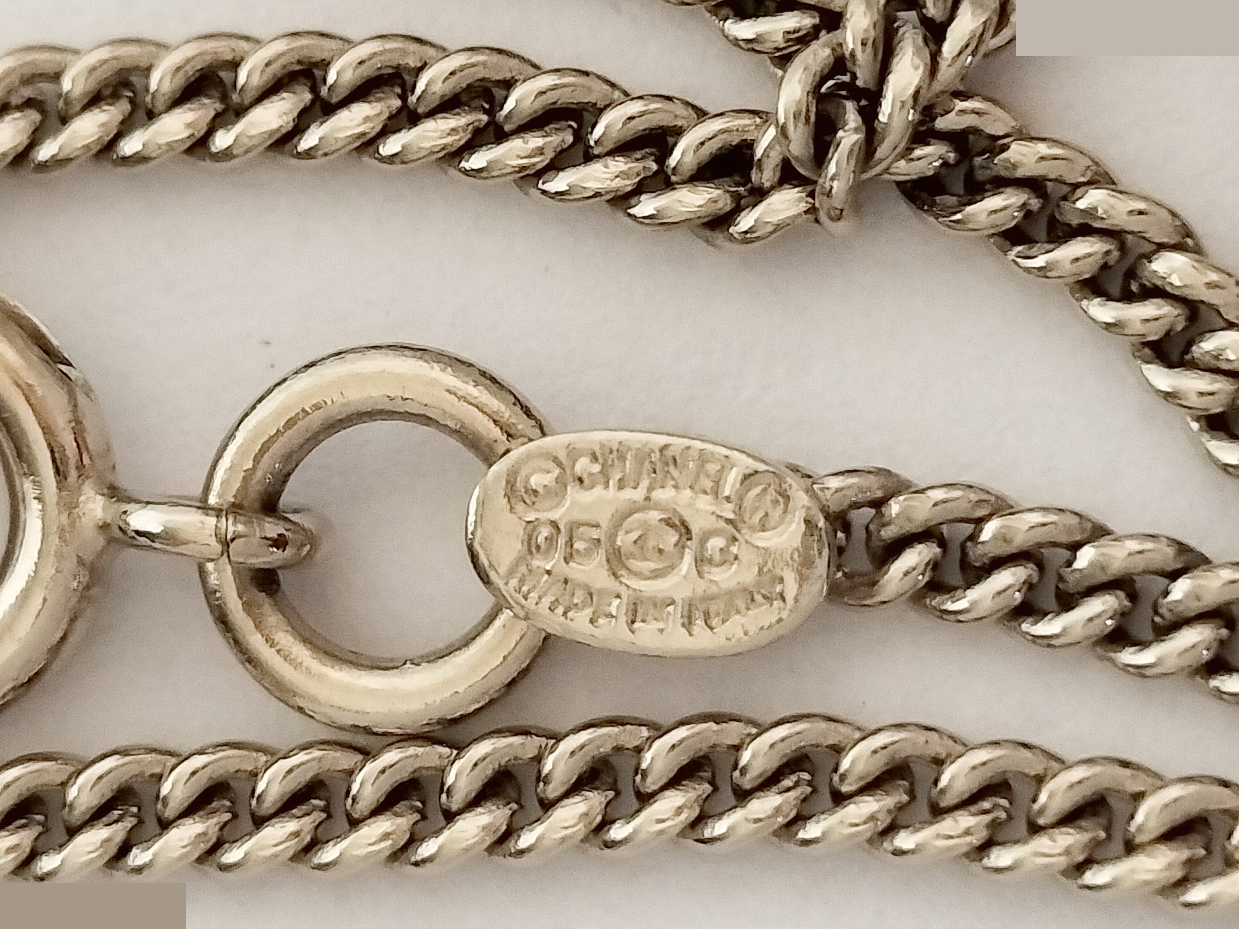 Unused Coco Cambon line gold necklace, chain approximately 40cm. — view 3