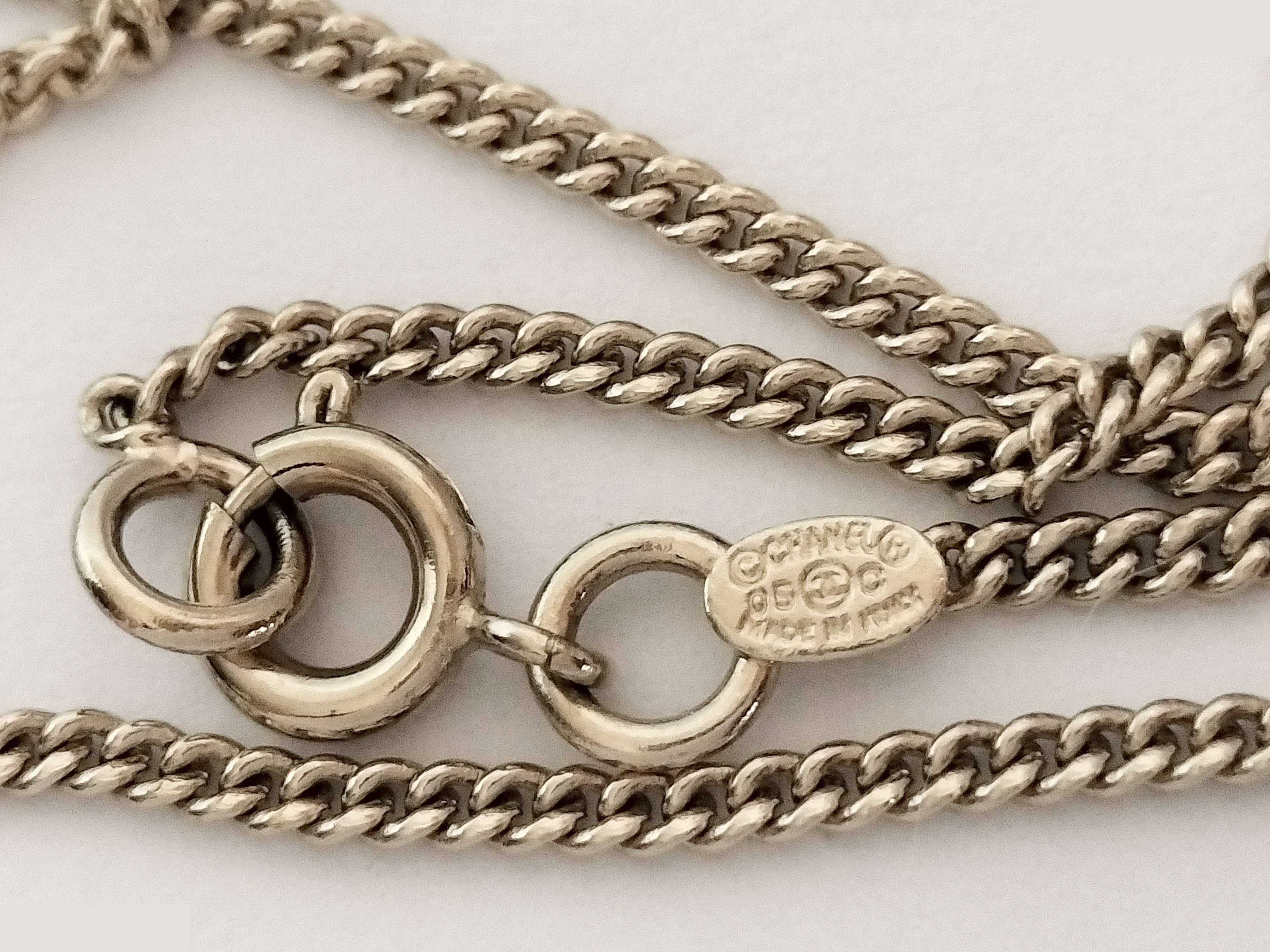 Unused Coco Cambon line gold necklace, chain approximately 40cm. — view 4