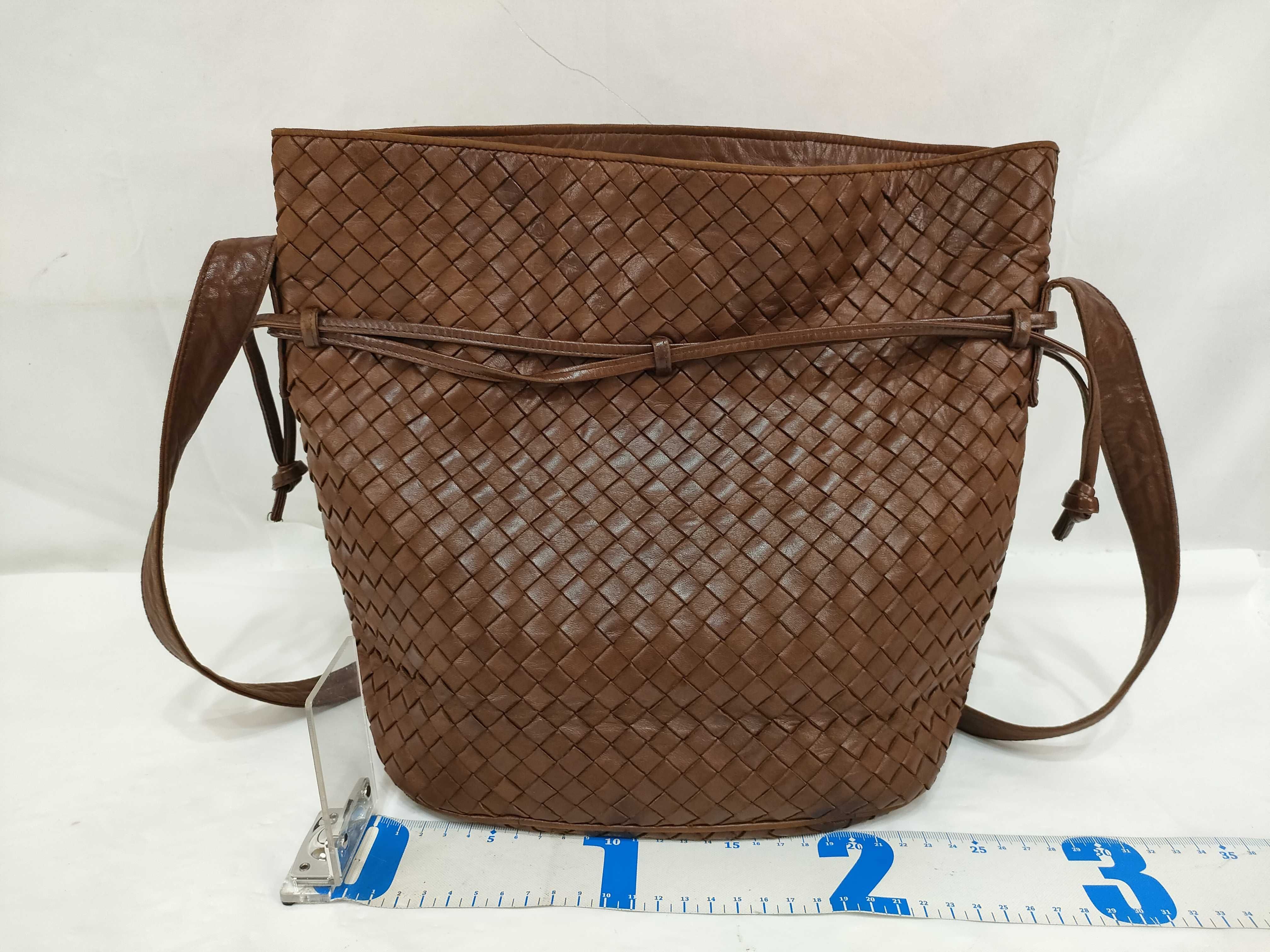 Intrecciato Bottega Leather Handbag Shoulder Bag — view 2