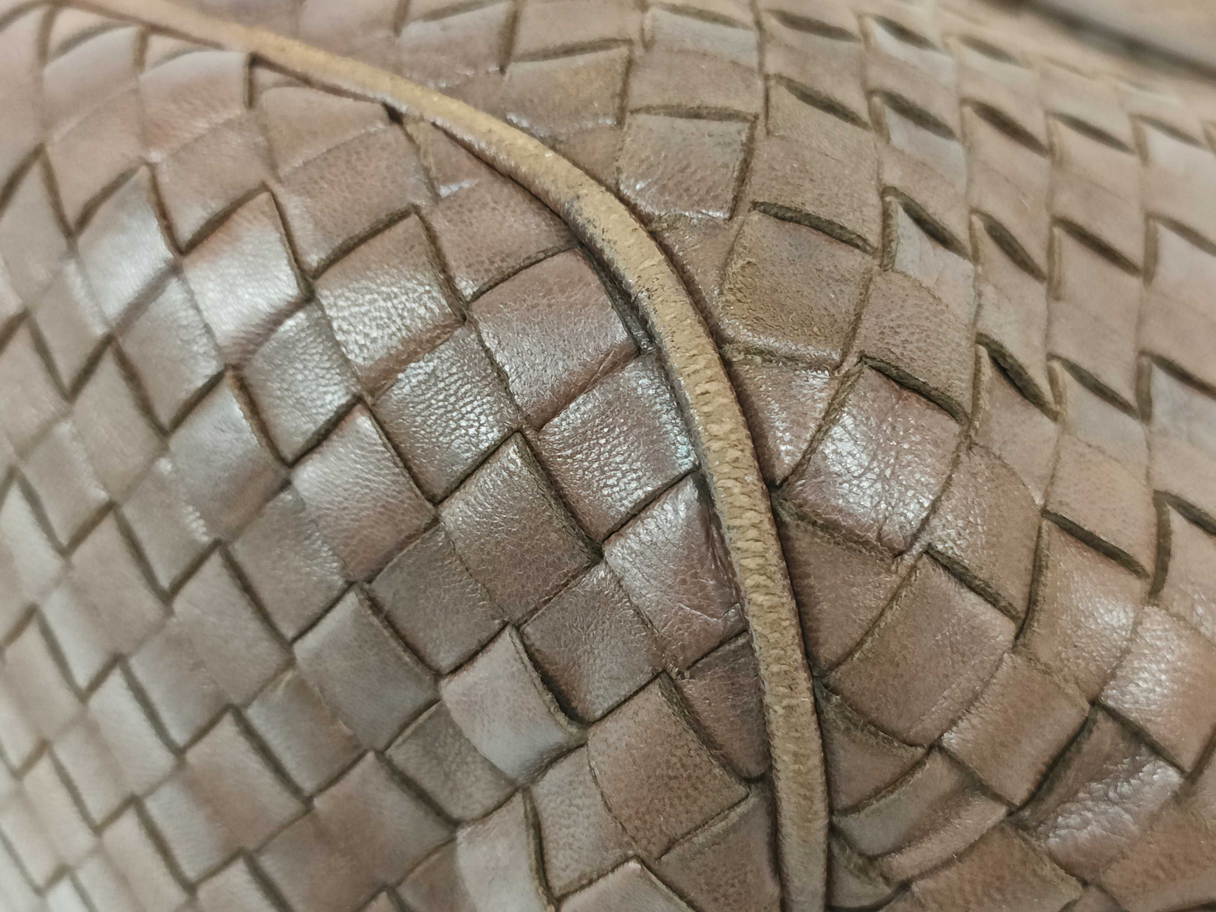 Intrecciato Bottega Leather Handbag Shoulder Bag — view 6