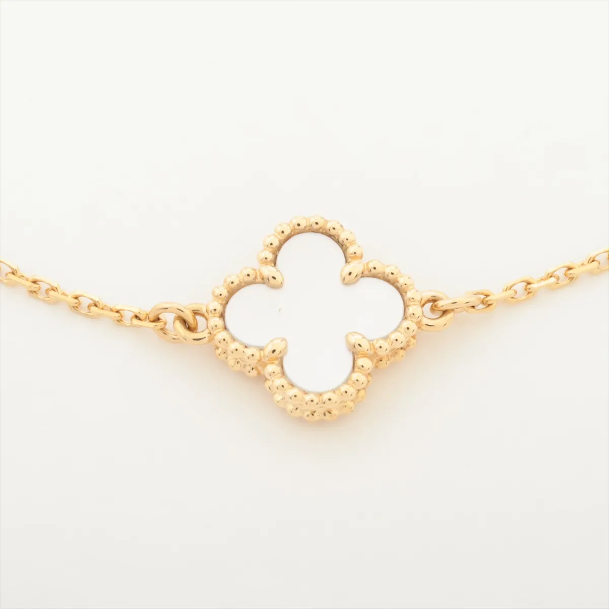 Sweet Alhambra Shell Bracelet 750(YG) 1.7g JE894716 — view 3