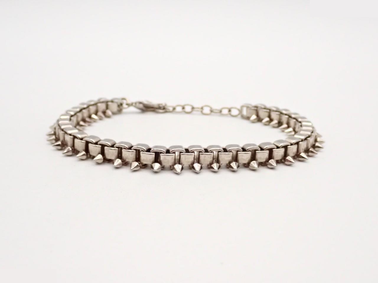 spike chain bracelet, wrist circumference approximately 19 cm