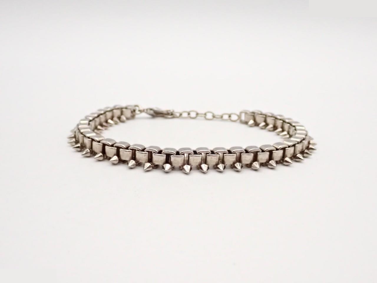 spike chain bracelet, wrist circumference approximately 19 cm — view 2