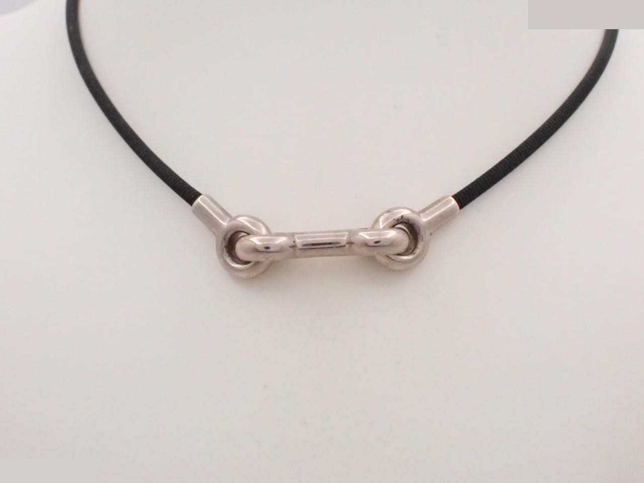 Necklace, neck circumference approximately 40 cm