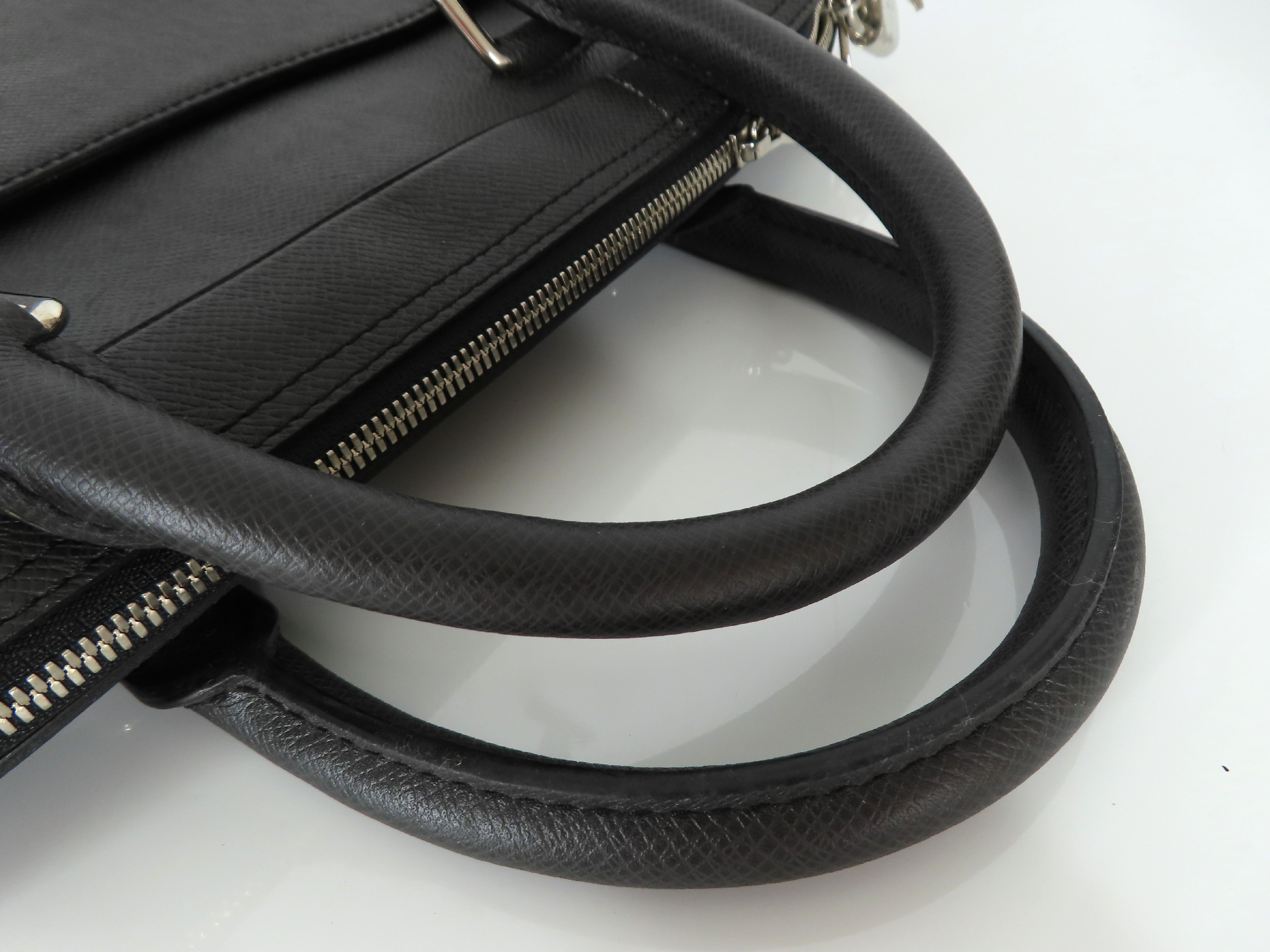 Taiga Vuitton Taiga Port Document Business PM M32952 FL1144 Black Business Bag — view 3