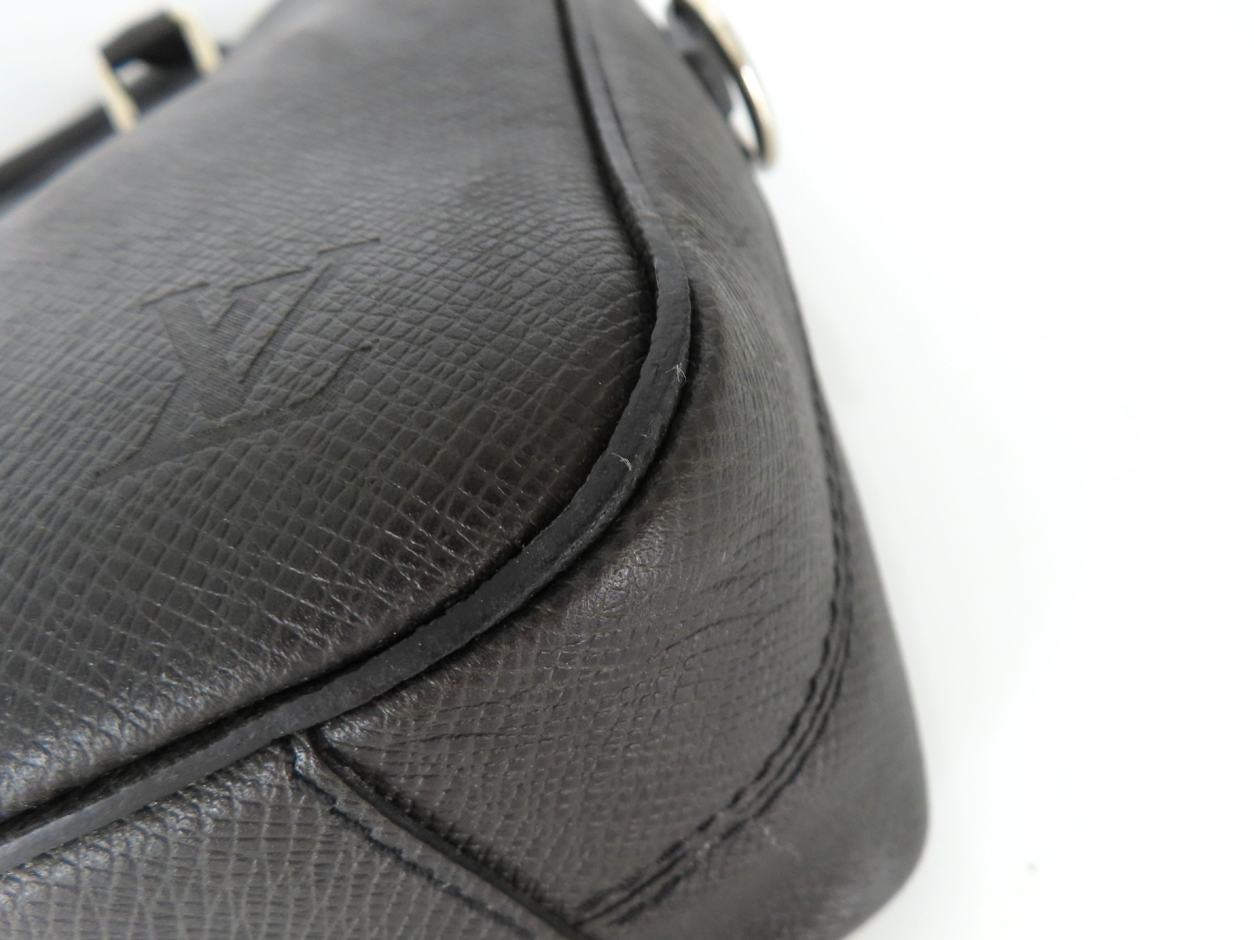 Taiga Vuitton Taiga Port Document Business PM M32952 FL1144 Black Business Bag — view 6