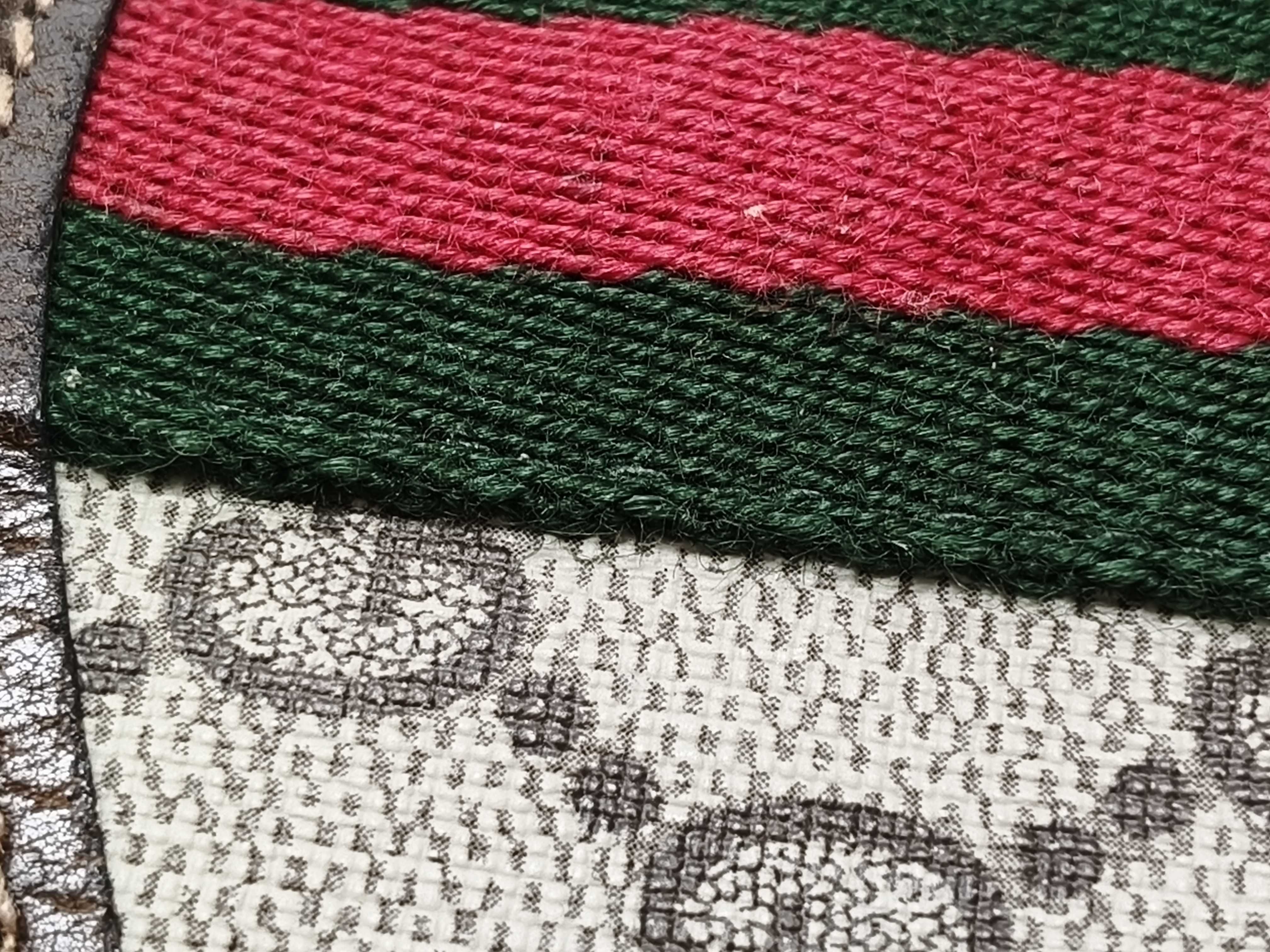 GG Supreme Gucci brand pouch — view 11