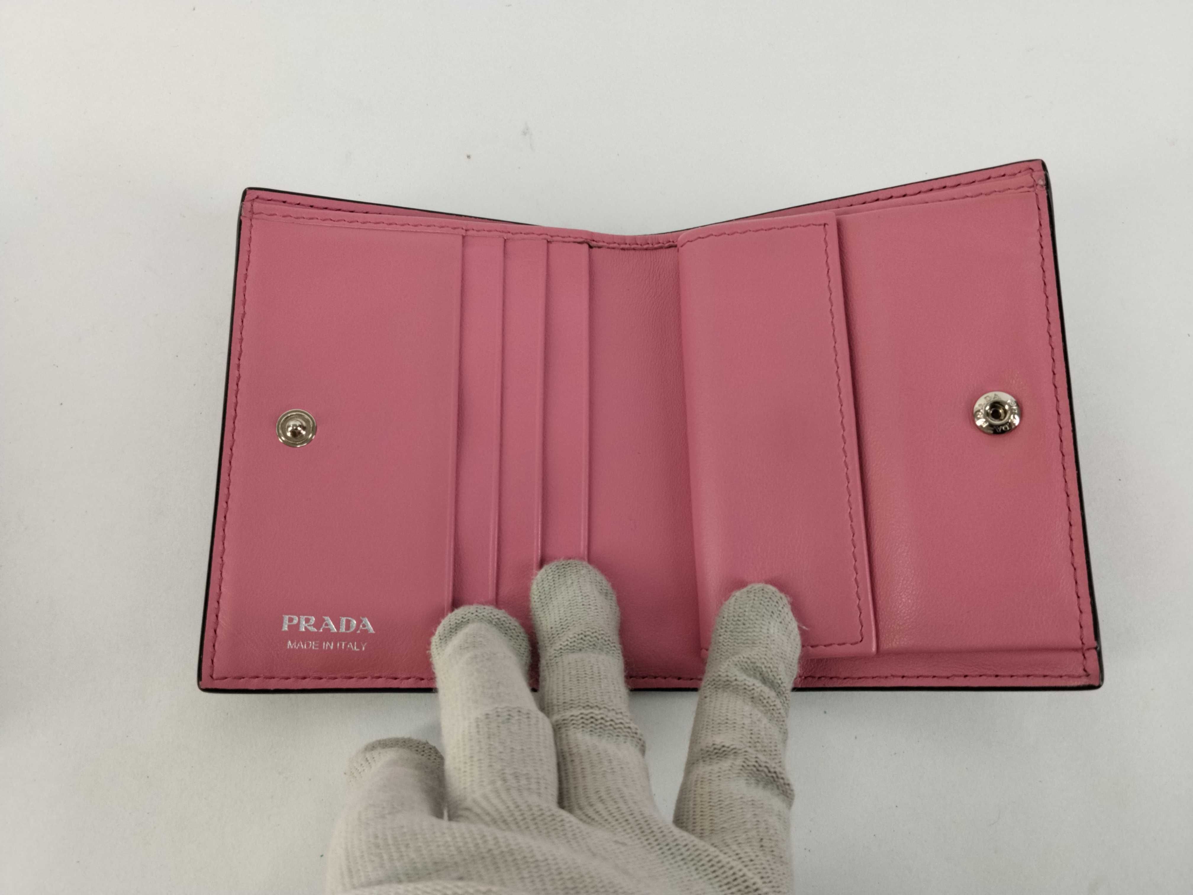 (Prada) Bi-fold wallet 1MV204 Dog motif wallet — view 8