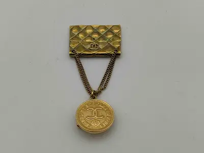 Cambon Brooch Matelassé Bag Charm Coco Mark Gold Brooch