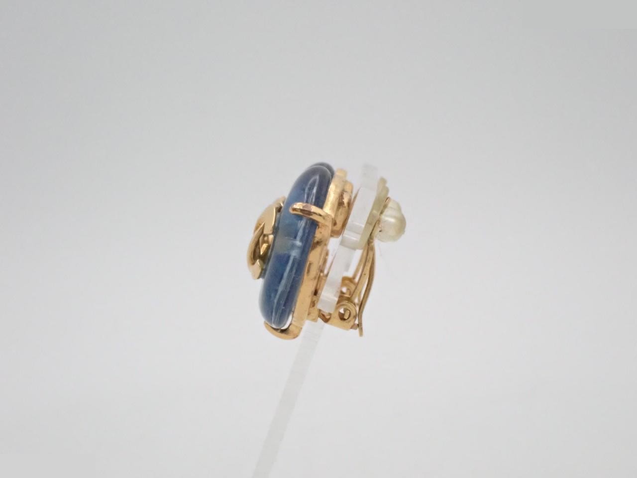 Vintage 97A Gripoix Triangle Earrings, Gold — view 3