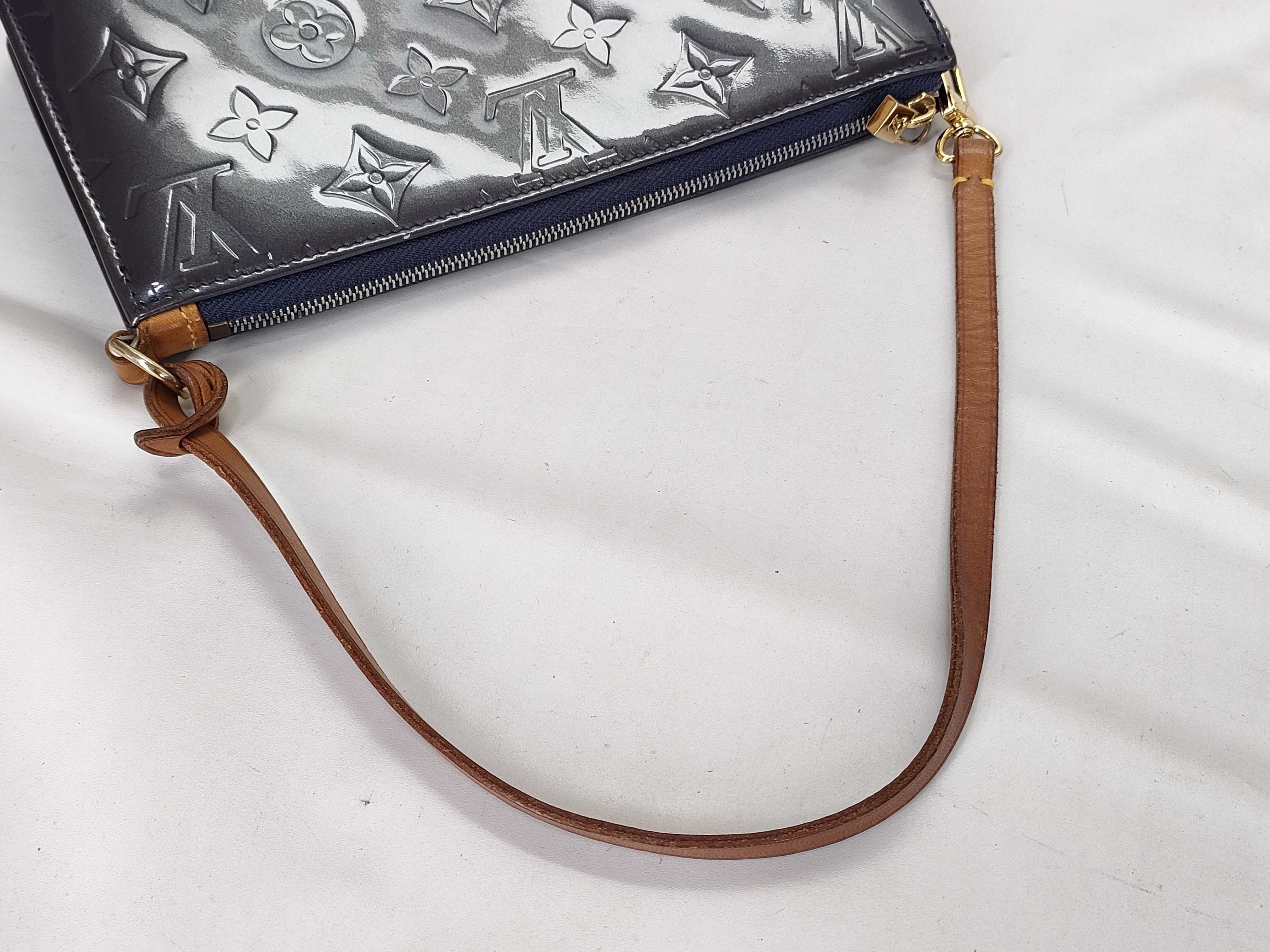 Vernis Louis Vuitton Vernis Accessory Pouch Bag Wallet Navy VI0015 M91344 Pouch — view 3