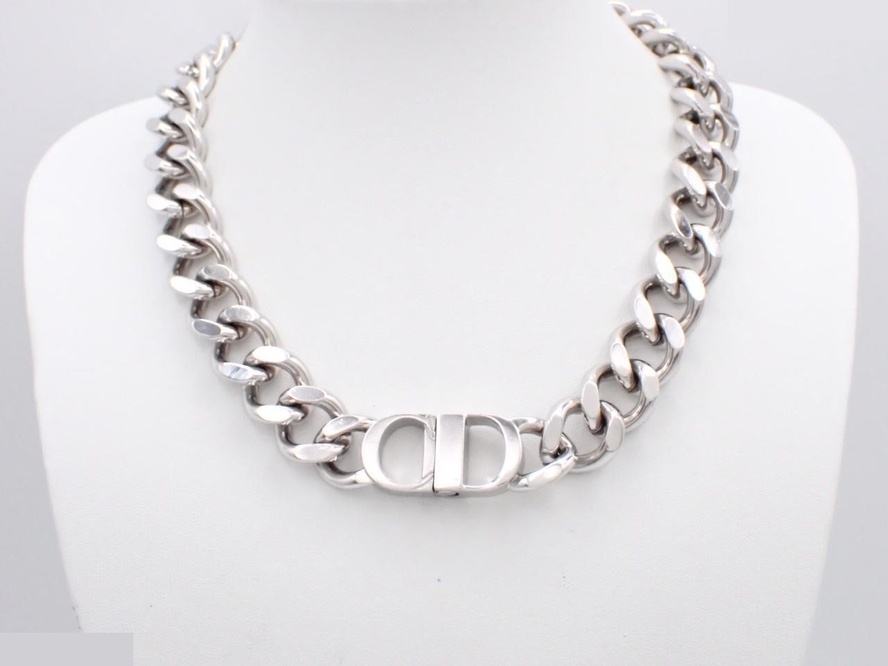 Silver necklace, approximately 45 cm in length. — view 3