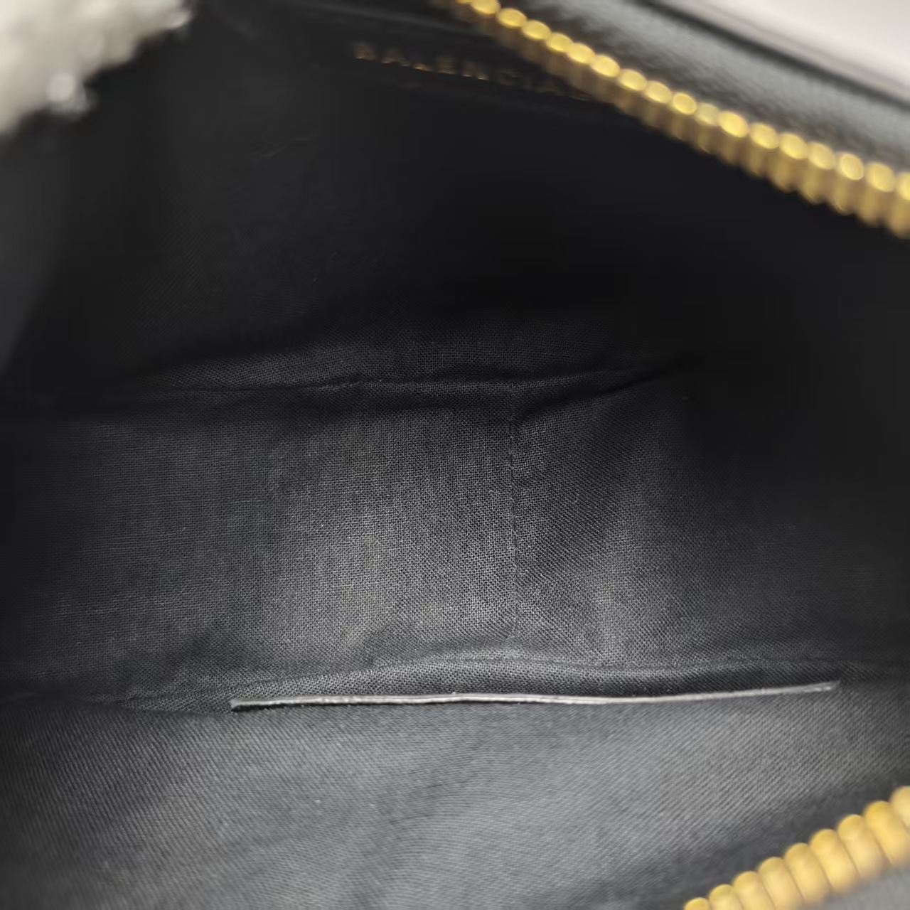 【*Shipped from: China*】BALENCIAGA Le Cagol Leather Shoulder Bag — view 7