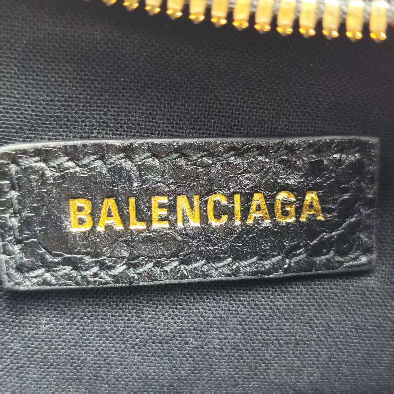 【*Shipped from: China*】BALENCIAGA Le Cagol Leather Shoulder Bag — view 8