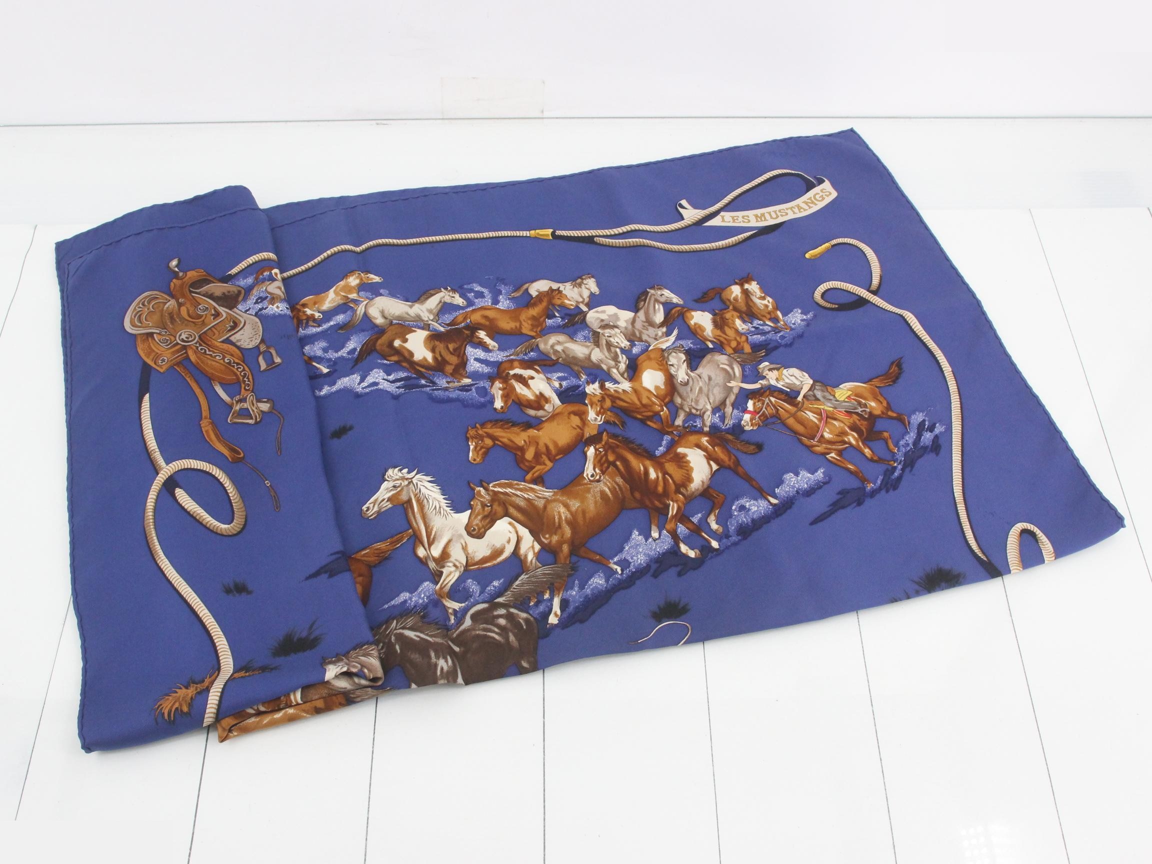 scarf — view 3