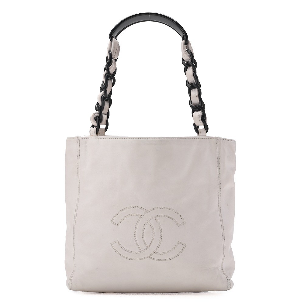 Lambskin tote bag with Coco Mark logo and plastic chain, white, gold hardware, size 5.