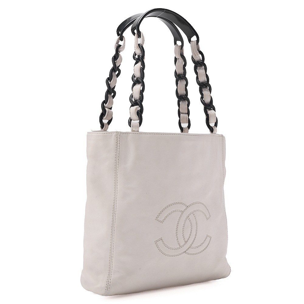 Lambskin tote bag with Coco Mark logo and plastic chain, white, gold hardware, size 5. — view 3