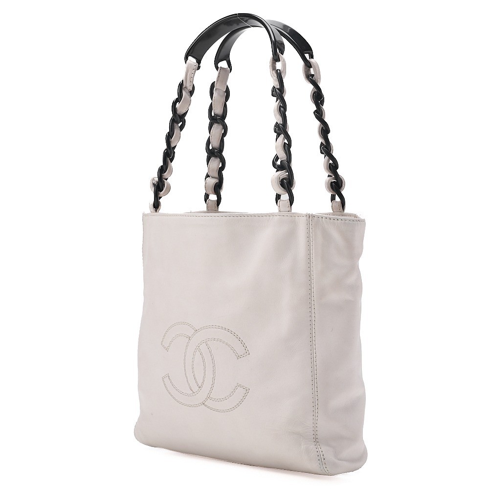 Lambskin tote bag with Coco Mark logo and plastic chain, white, gold hardware, size 5. — view 4