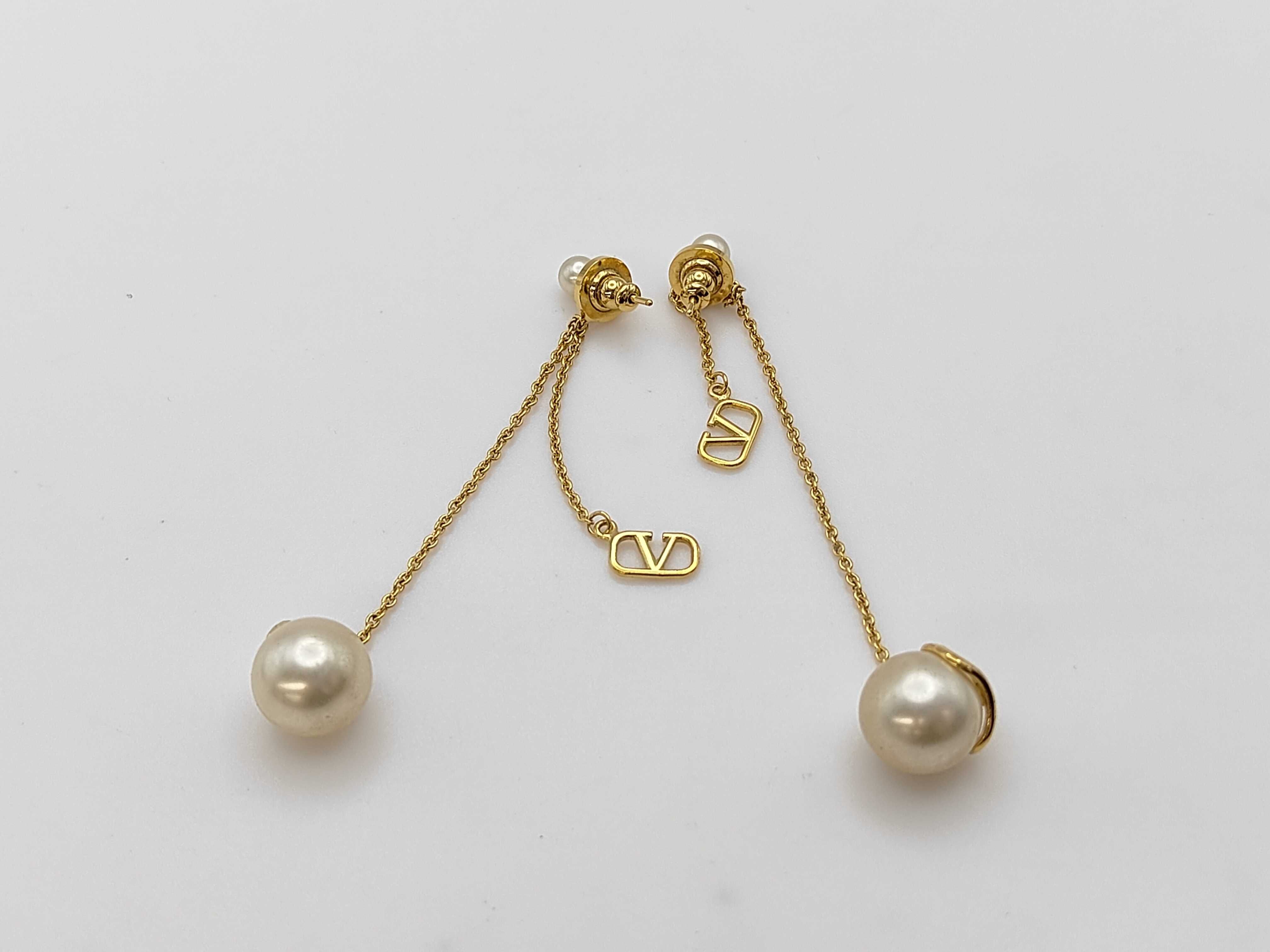 earrings — view 3