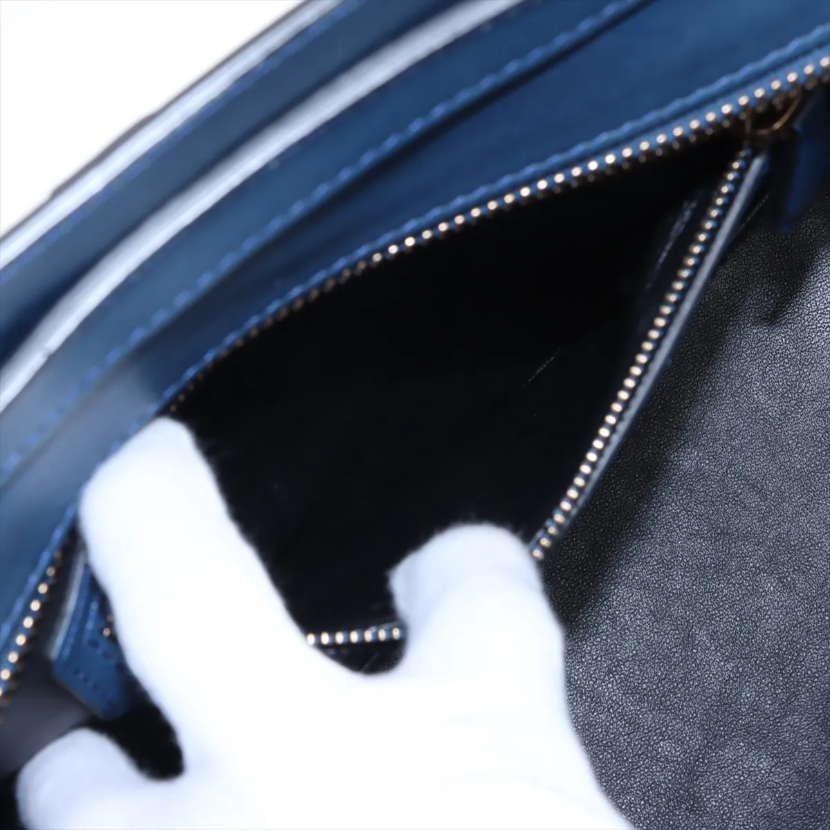 Luggage Micro Shopper Leather Handbag Navy x Black — view 8