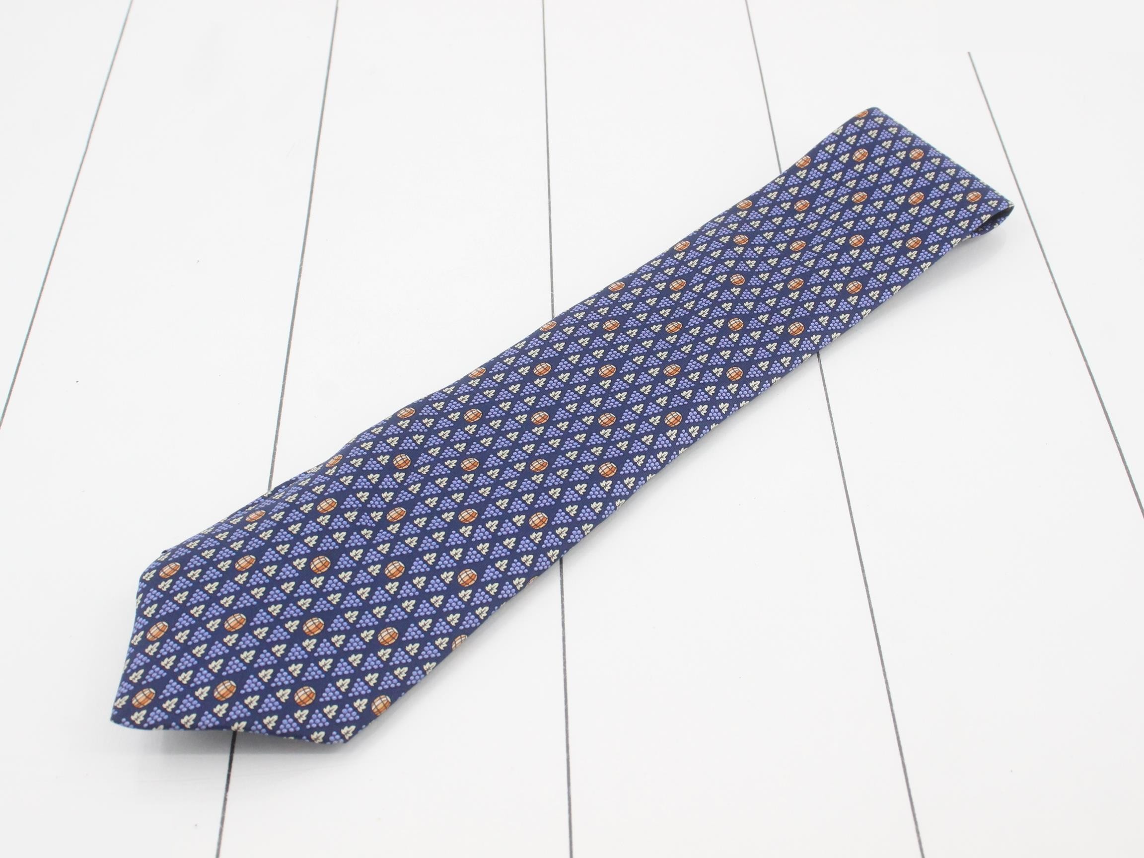Silk tie