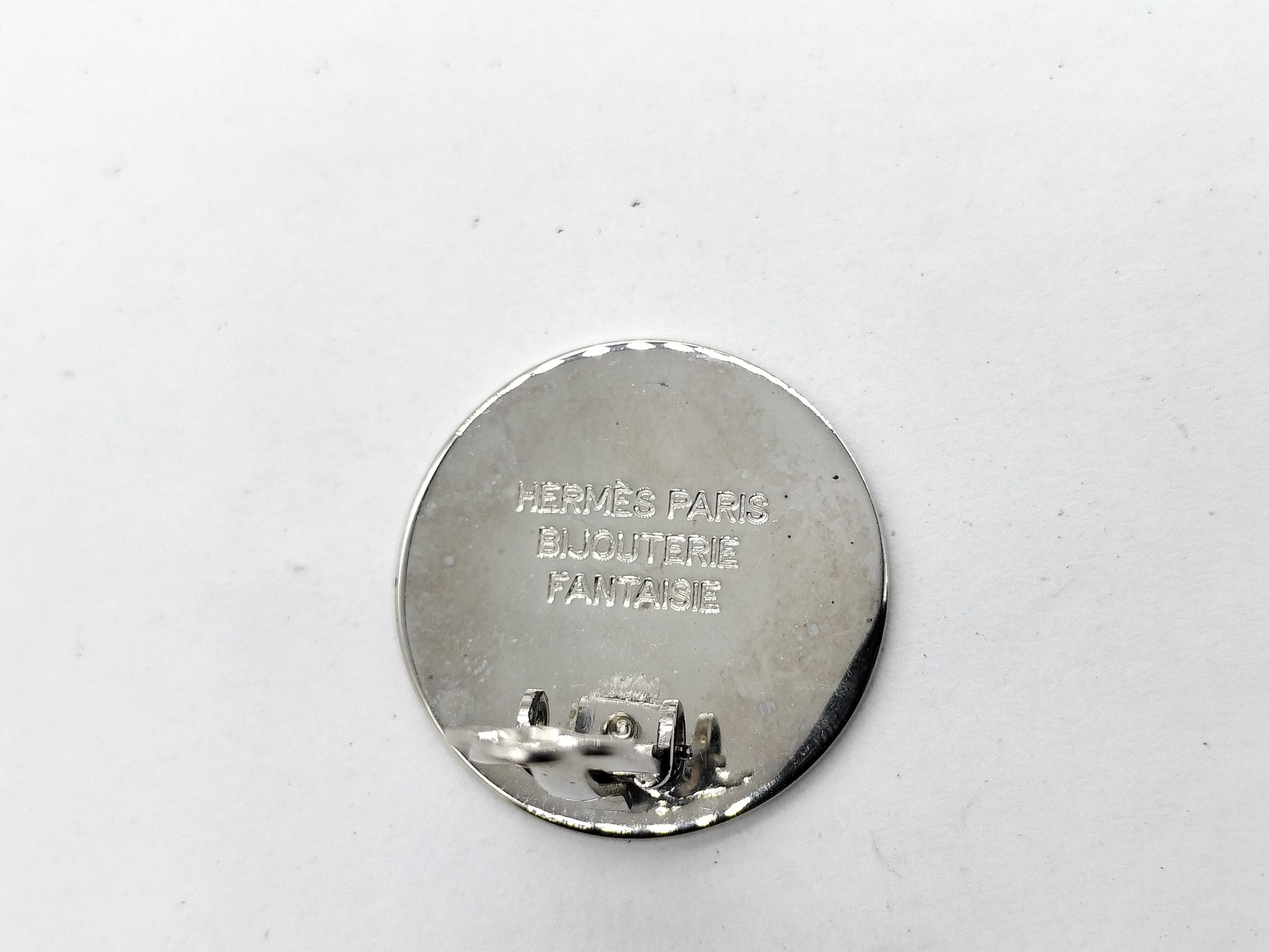 Sellier Button Earring (Single Earring) — view 5